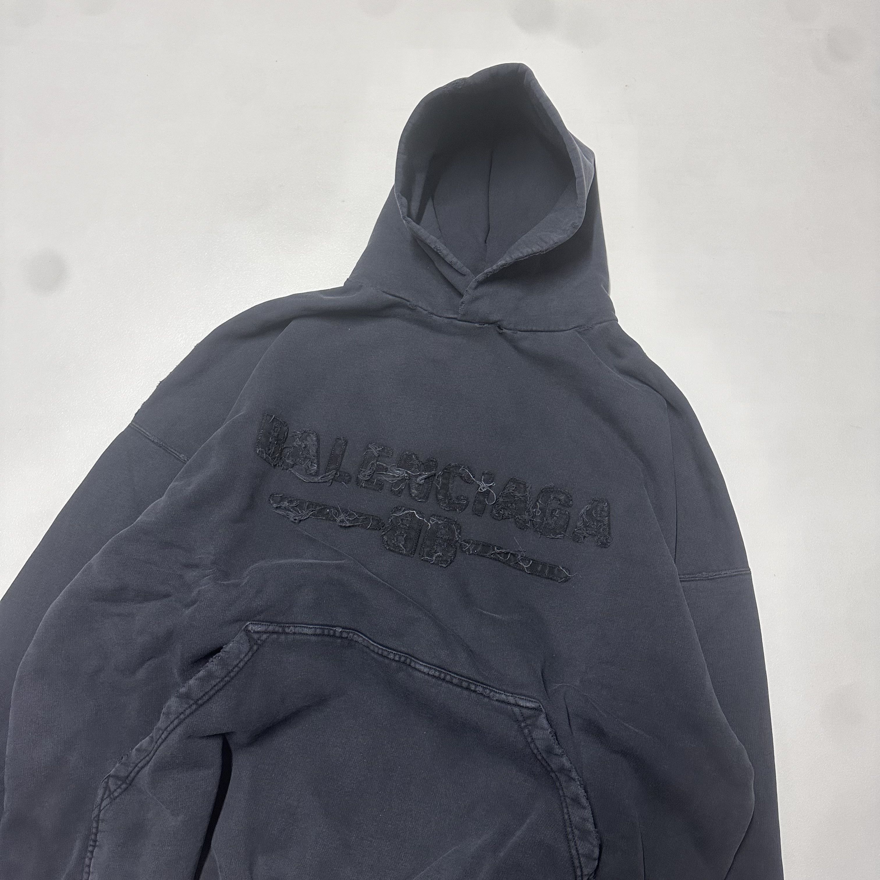 Balenciaga BALENCIAGA size M L Black hoodie distressed medium Size US M / EU 48-50 / 2 - 7 Thumbnail