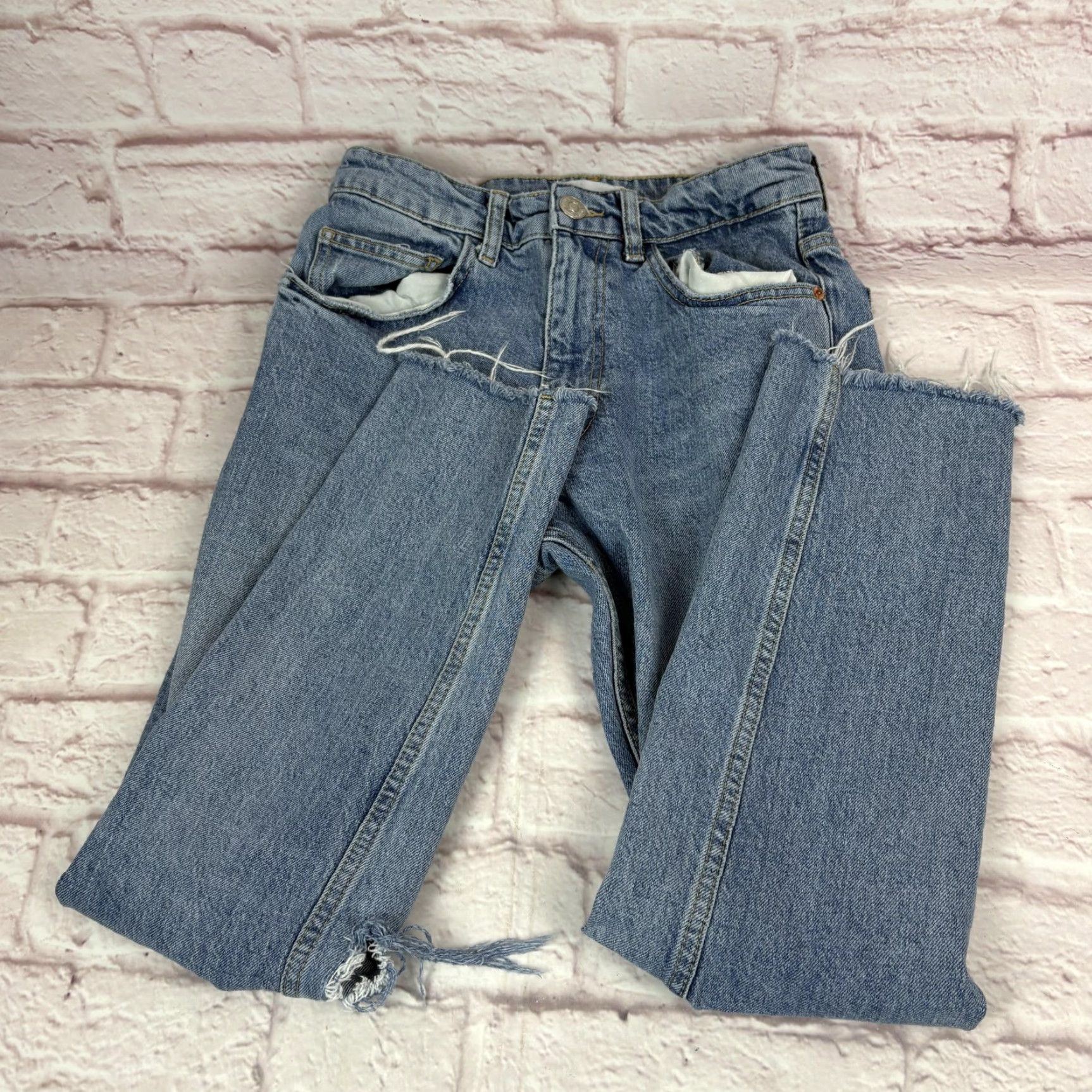 Zara VINTAGE Zara Jeans Womens 4 Blue Mid Rise Straight Distressed Crop Raw Hem 26x26 Denim Size 27" / US 4 / IT 40 - 2 Thumbnail