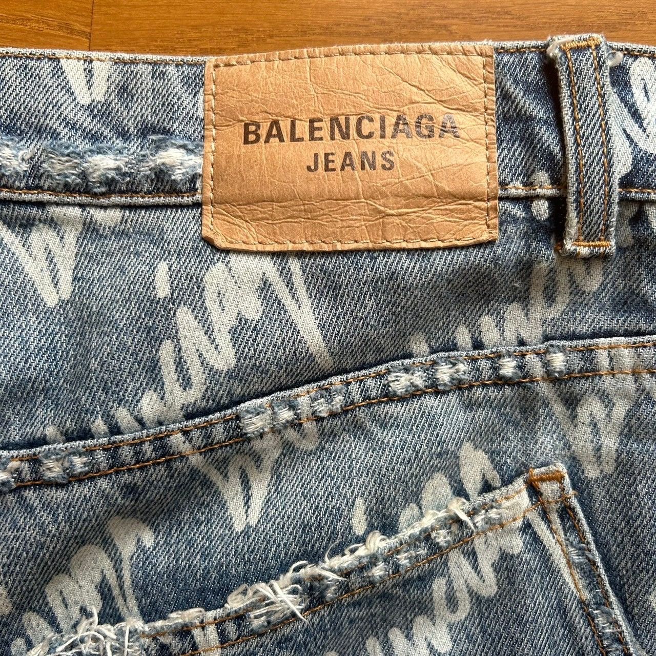 Balenciaga BALENCIAGA All Over Logo Baggy Jeans Size US 34 / EU 50 - 7 Thumbnail