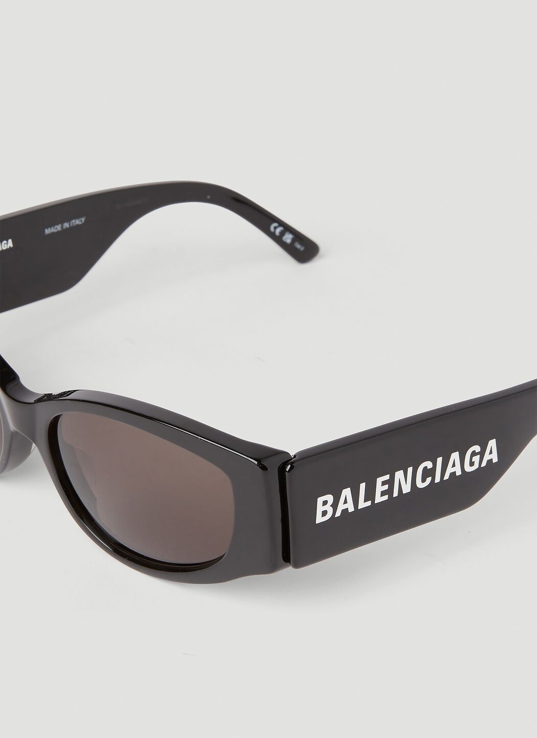 Balenciaga o1mt1gz0924 Size: OS / Max D-Frame 0258S in Black Size ONE SIZE - 5 Thumbnail