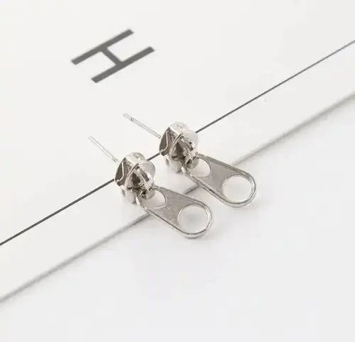 Vintage Punk Metal Zipper Shape Studs Earring (1pairs） Size ONE SIZE - 1 Thumbnail