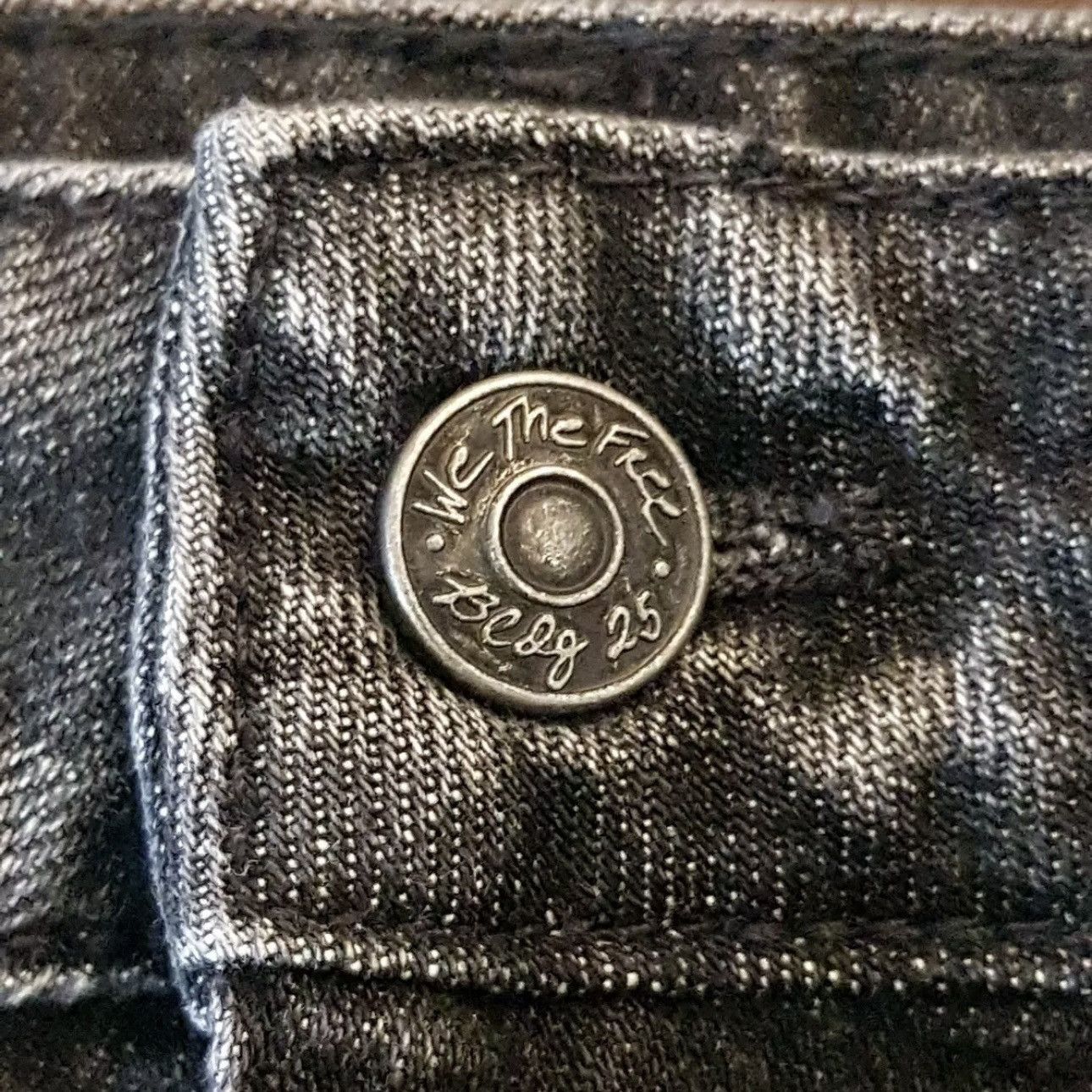 Free People Free People We the Free Maverick Mini Skirt Jeans Sz 25 Size 25" / US 0 / IT 36 - 7 Thumbnail