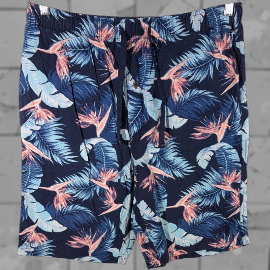 VINTAGE Tommy Bahama Hawaiian Shorts Bird of Paradise Mens Large Navy Blue Cotton Chino Casual Breathsble Pockets 34 Inseam 10 in Mens Regular