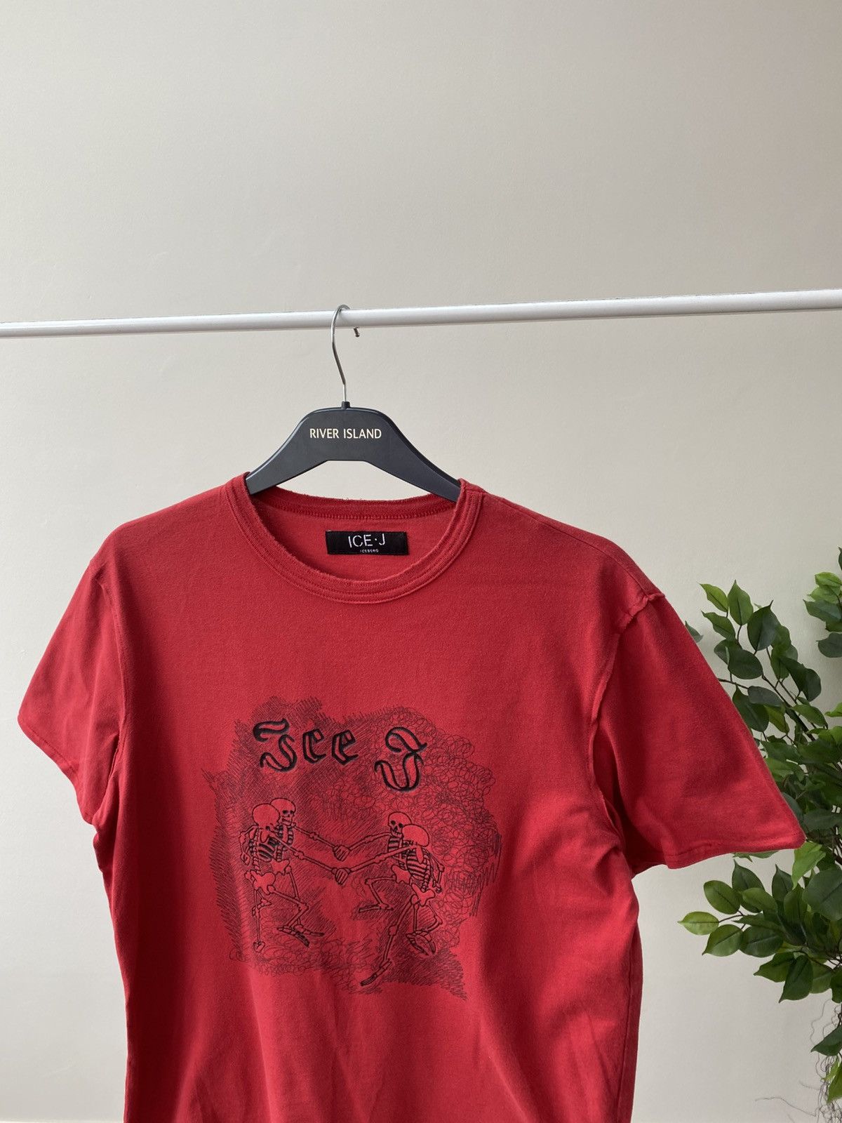 Iceberg × Vintage Vintage Iceberg Y2K red T-Shirt Size US M / EU 48-50 / 2 - 6 Thumbnail