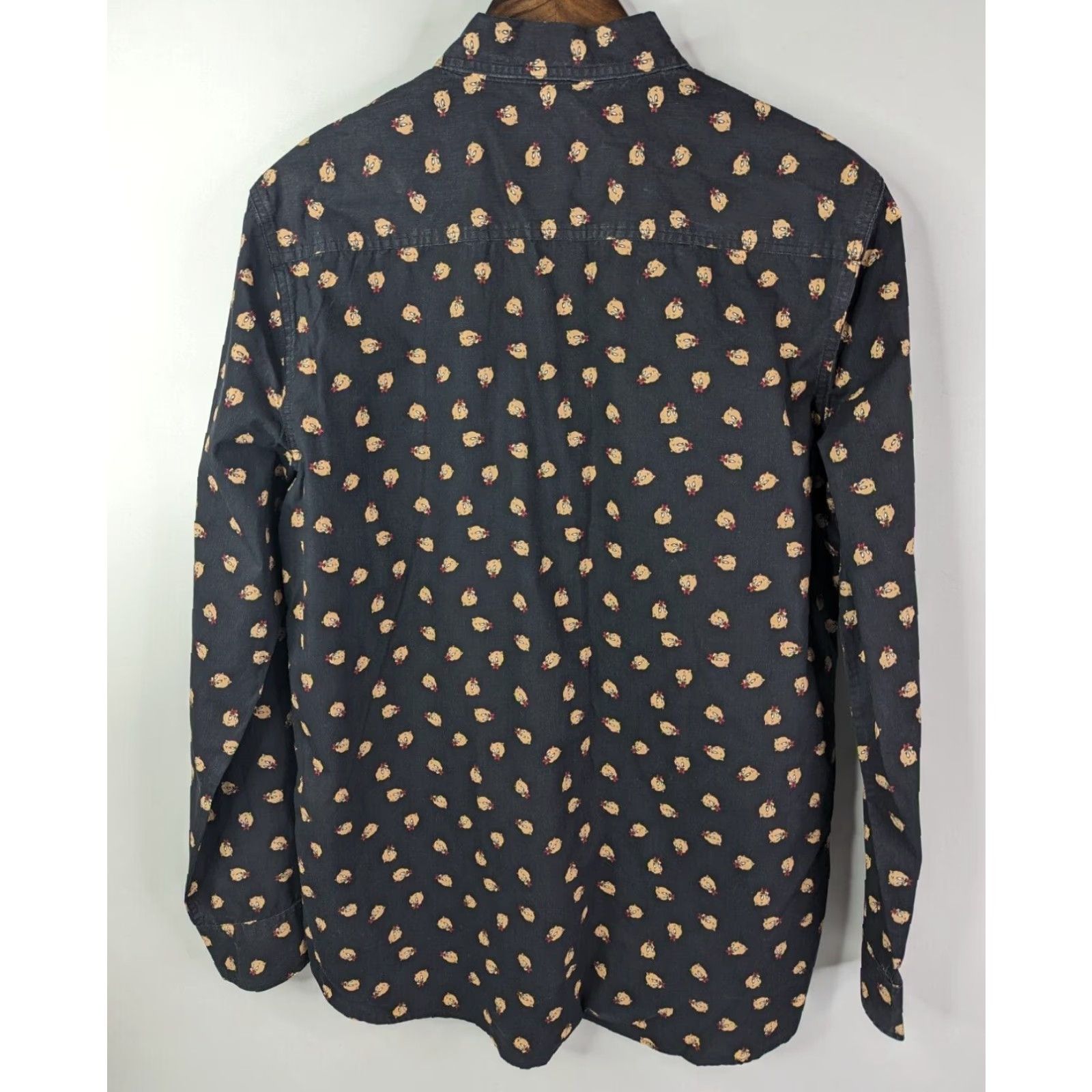 Forever 21 FOREVER 21 Warner Bros Porky Pig Long Sleeve Button Front Shirt L Black Cotton Mens Button-Up 90s Theme Size US L / EU 52-54 / 3 - 4 Thumbnail