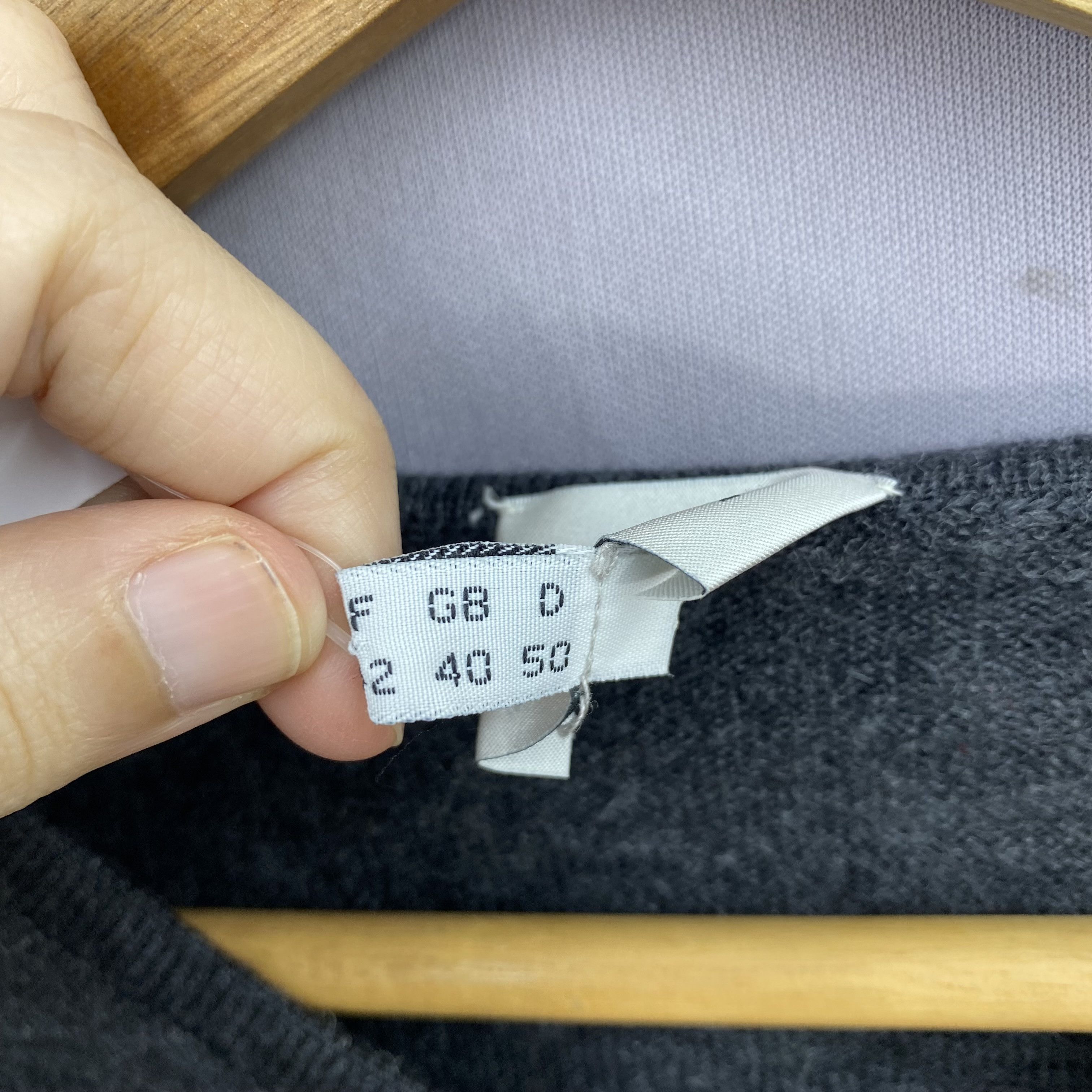Armani Collezioni Vintage Armani Collezioni Wool Knit Sweater V-Neck Jumper Size US M / EU 48-50 / 2 - 6 Thumbnail