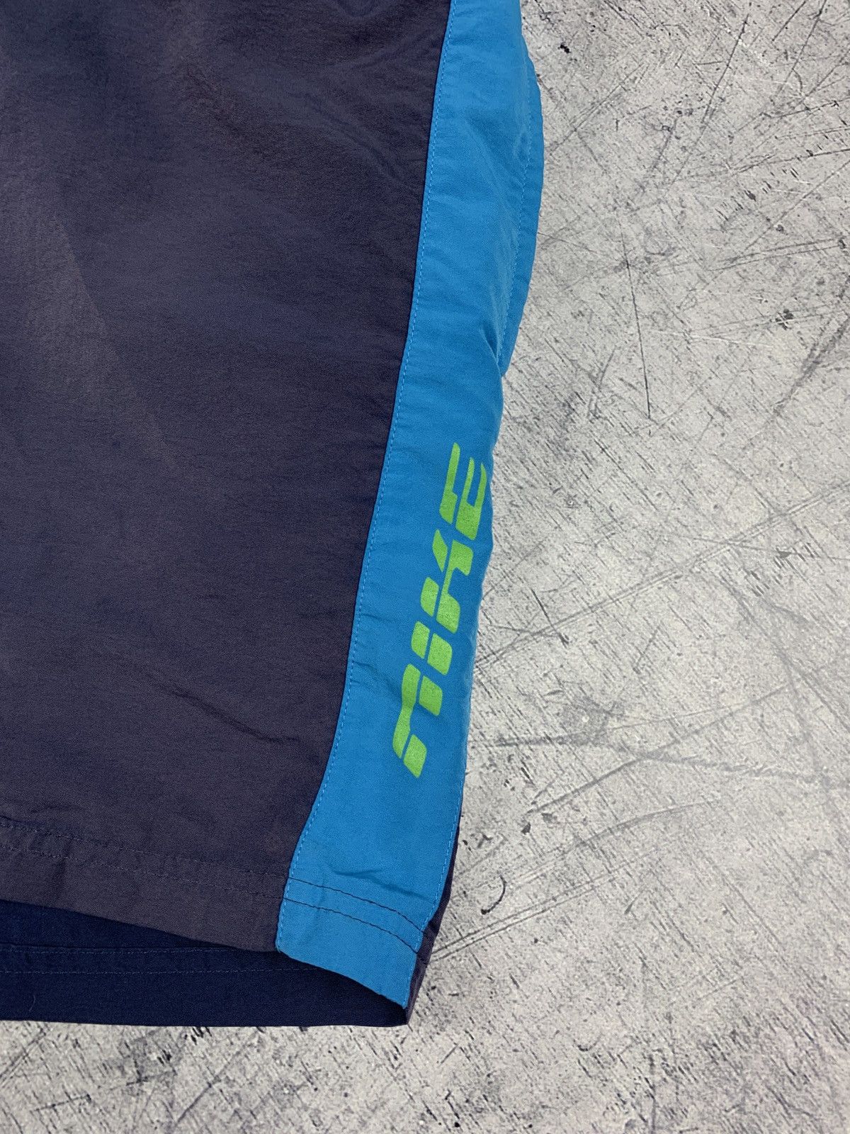 Nike Iconic Vintage Nike Big Logo Swim Shorts Faded Y2K Size XXL Size US 38 / EU 54 - 3 Thumbnail