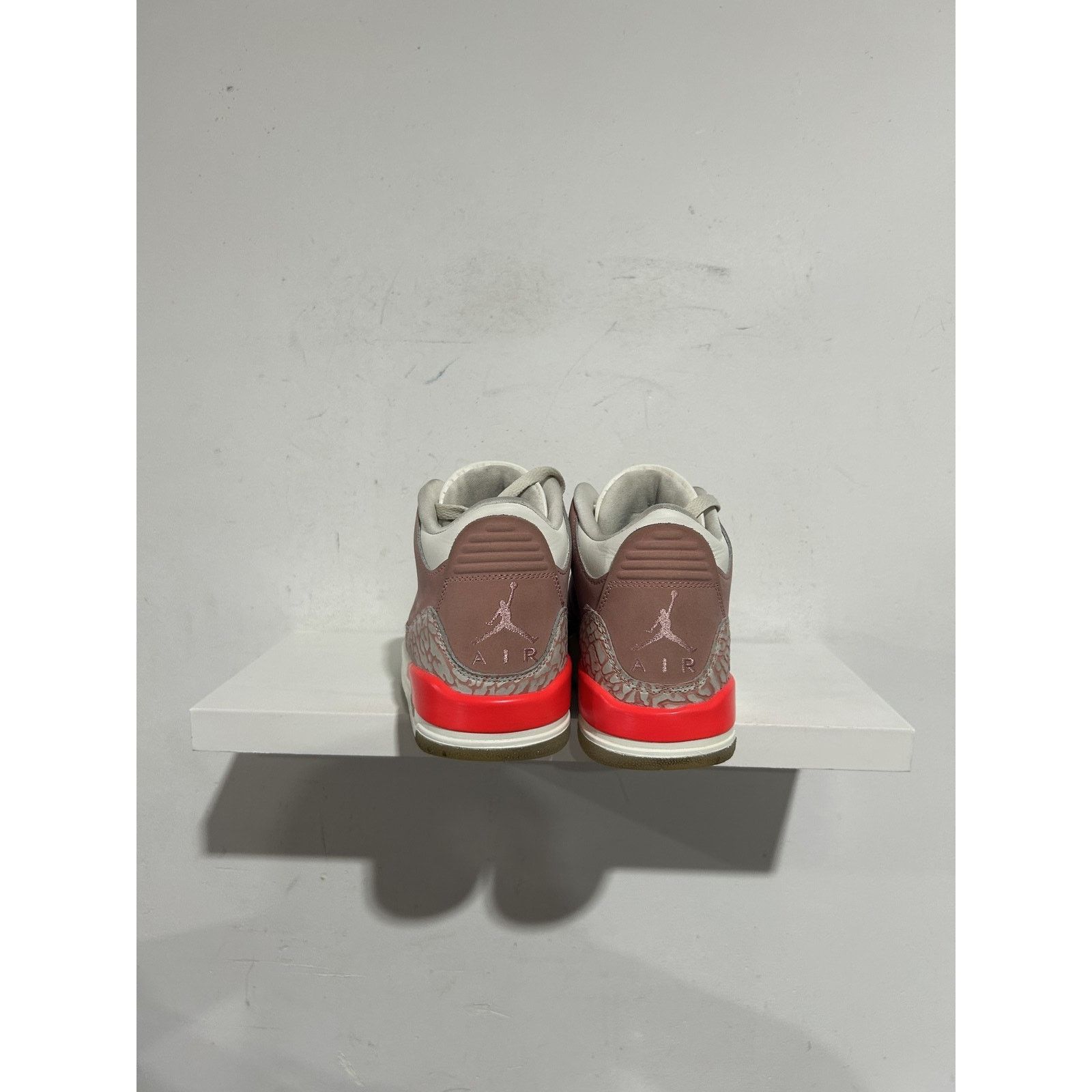 Nike JORDAN 3 RETRO RUST PINK SIZE 7W (5.5M) PREOWNED Size US 5.5 / EU 38 - 4 Thumbnail