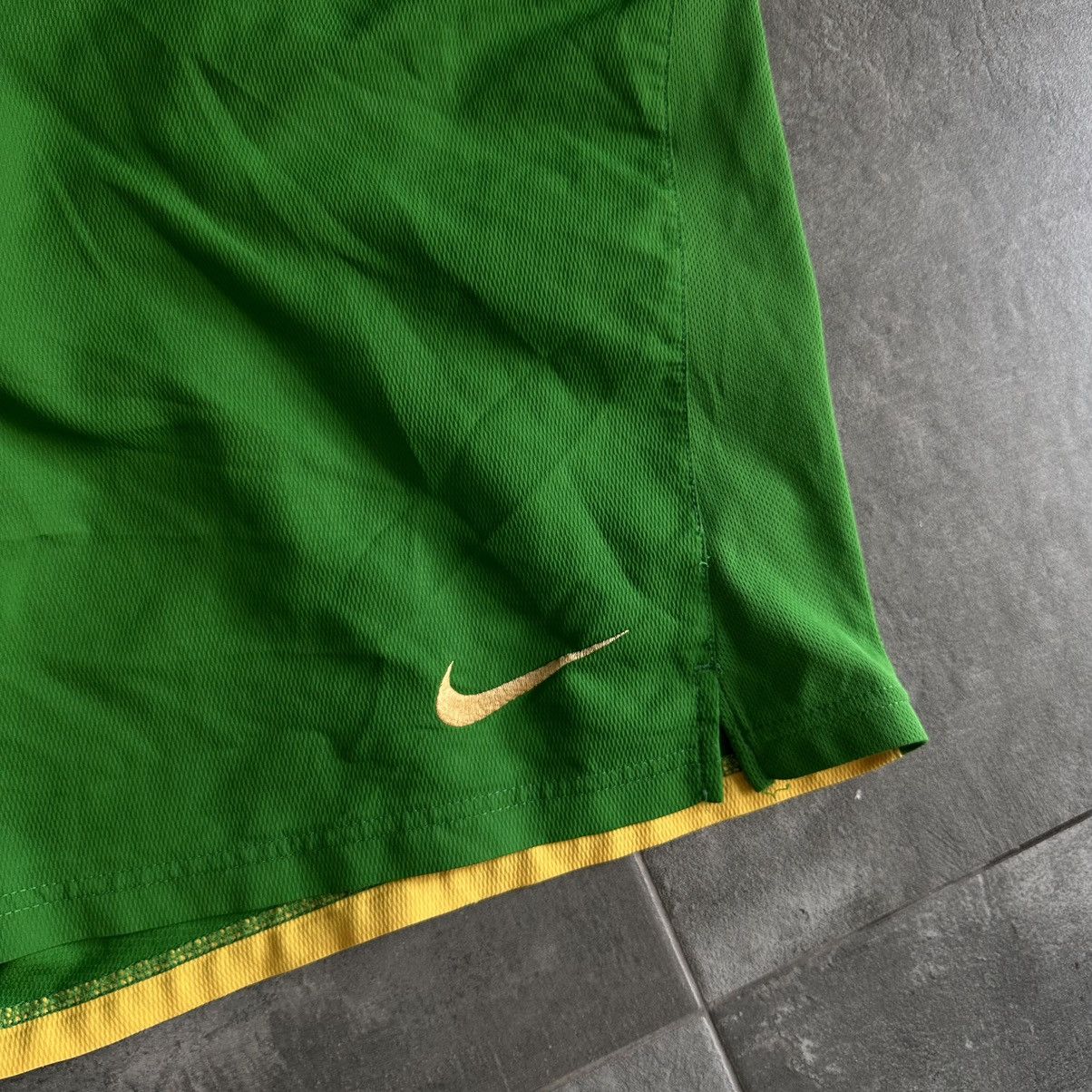 Nike × Vintage Vintage Nike The Celtic Football Club Shorts Y2K Sport-wear Size US 38 / EU 54 - 4 Thumbnail
