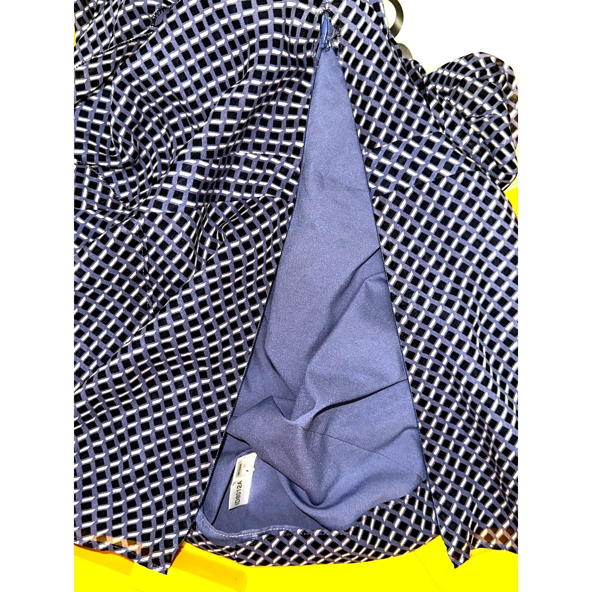 Ann Taylor Ann Taylor Size 8 Navy White Geometric Silk Surplice Blouse Size M / US 6-8 / IT 42-44 - 8 Thumbnail