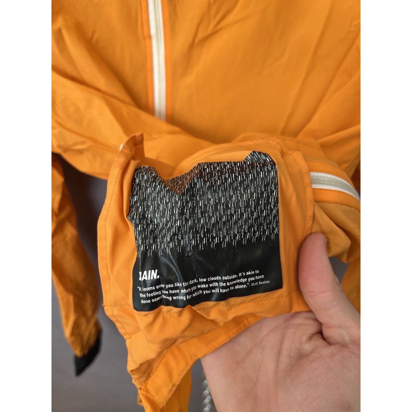 Rapha Rapha Stowaway Cycling Jacket Orange Men' size XL Size US XL / EU 56 / 4 - 3 Thumbnail