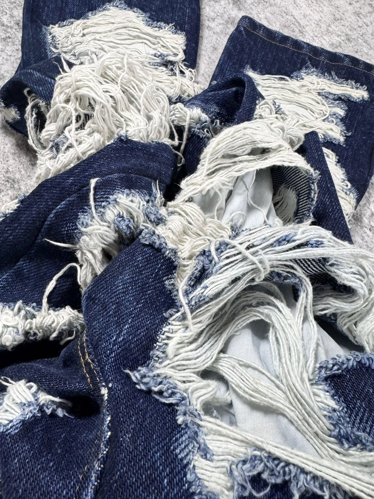 Maison Margiela FW14 Maison Margiela ‘Destroy’ Raw Indigo Exposed-Weft Denim Size US 32 / EU 48 - 10 Thumbnail