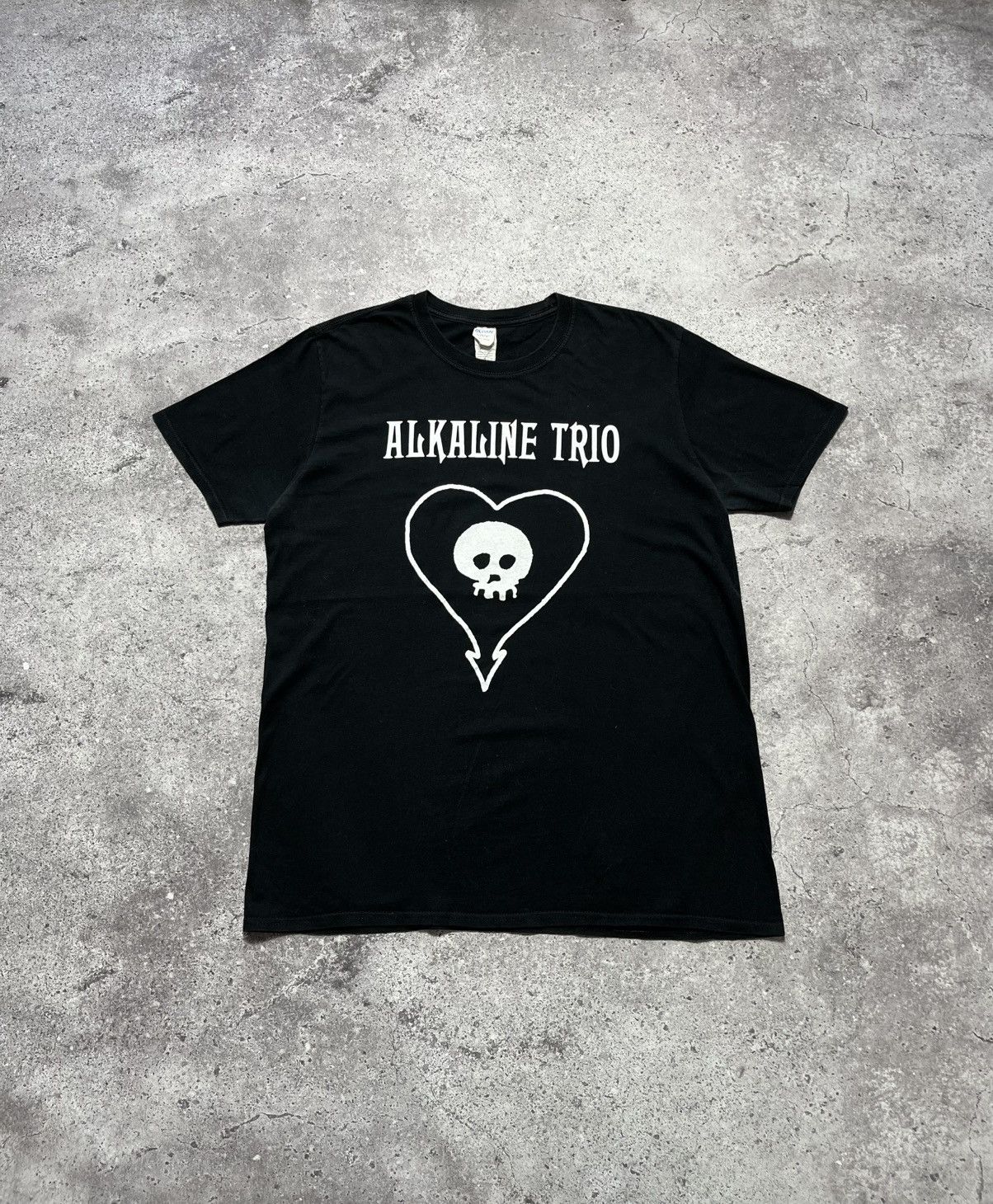 Band Tees Vintage ALKALINE TRIO Punk Band Tour Y2K Tshirt Size US L / EU 52-54 / 3 - 1 Thumbnail
