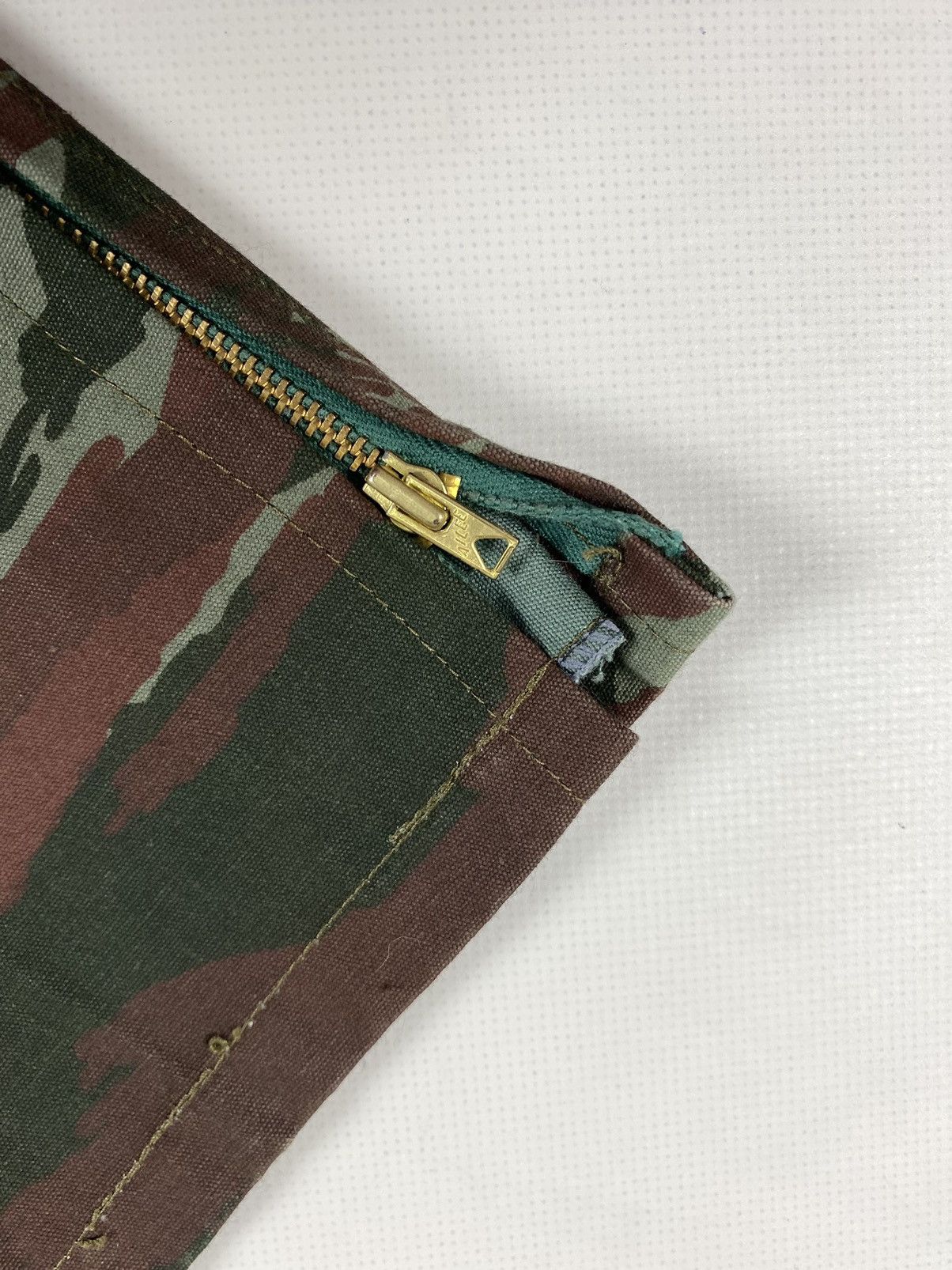 Vintage Vintage men’s Ailee Zipper Camo Hunting Pants Trousers Size US 31 - 14 Thumbnail
