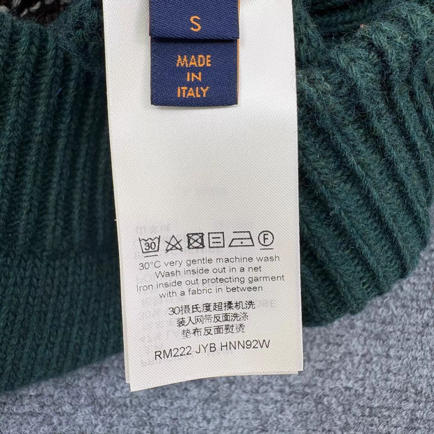 Louis Vuitton Louis Vuitton green cartoon sweater Size S new Size US S / EU 44-46 / 1 - 7 Thumbnail