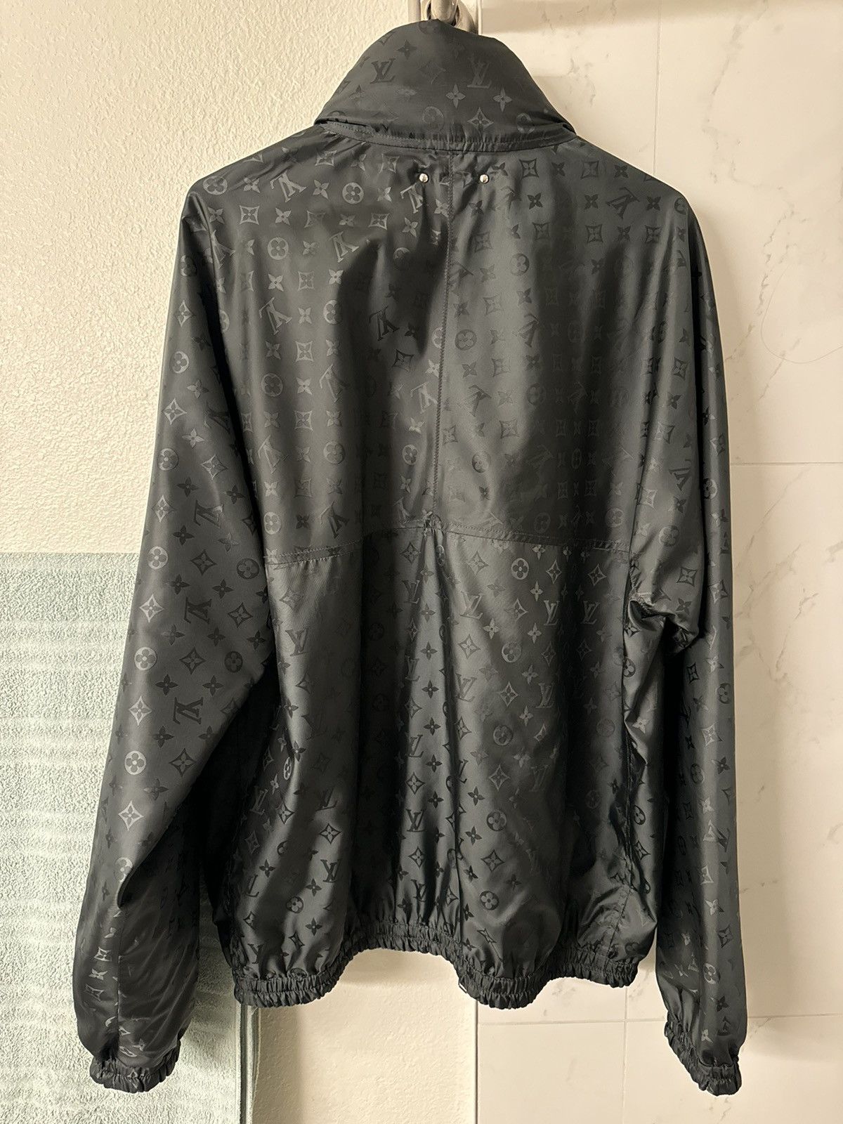 Louis Vuitton Louis Vuitton Black Reversible Monogram Windbreaker Size US XL / EU 56 / 4 - 3 Thumbnail