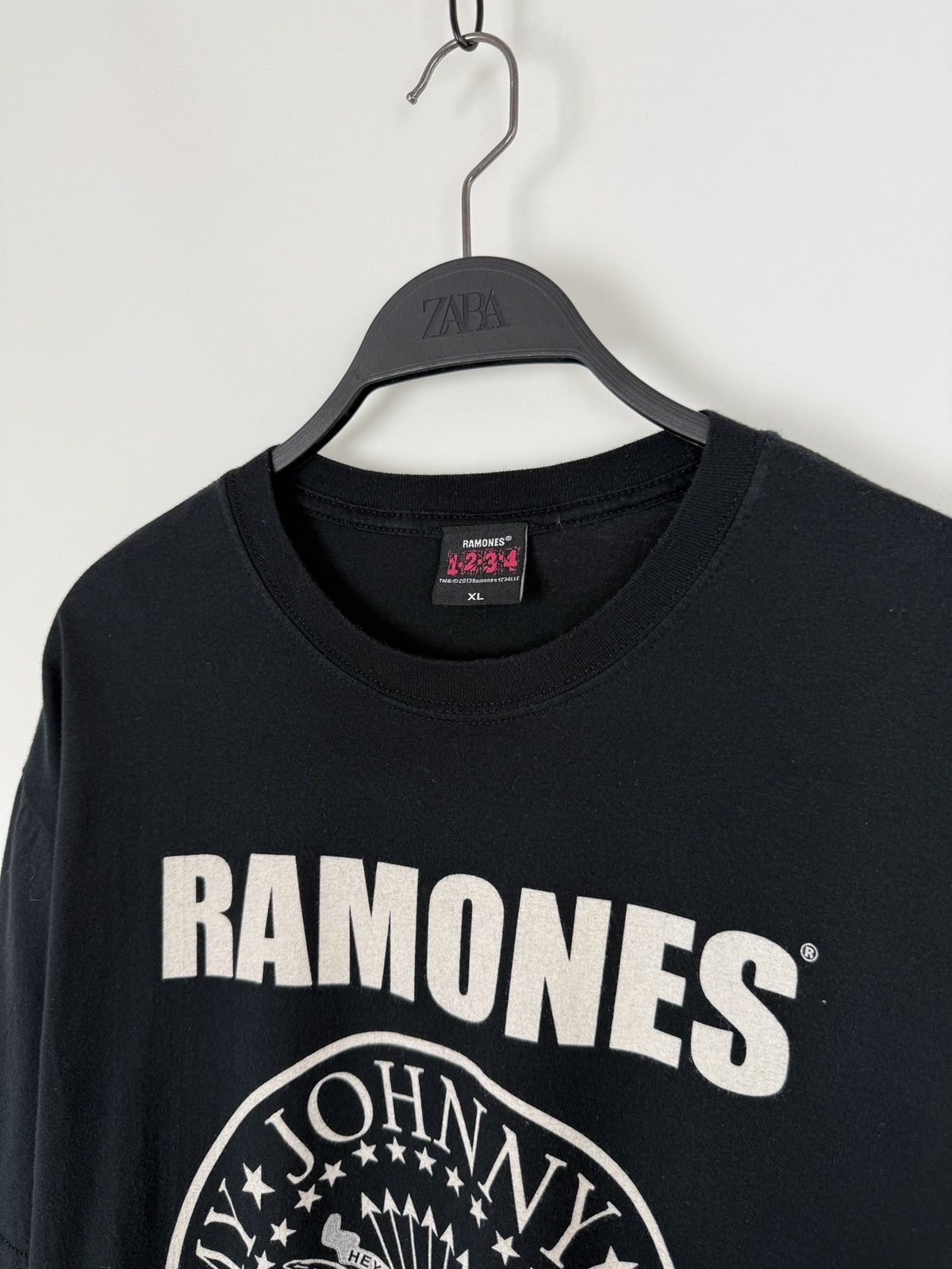 Band Tees 2013 Ramones Band Logo Hey Ho Lets Go Graphic T-Shirt Size US XL / EU 56 / 4 - 2 Thumbnail
