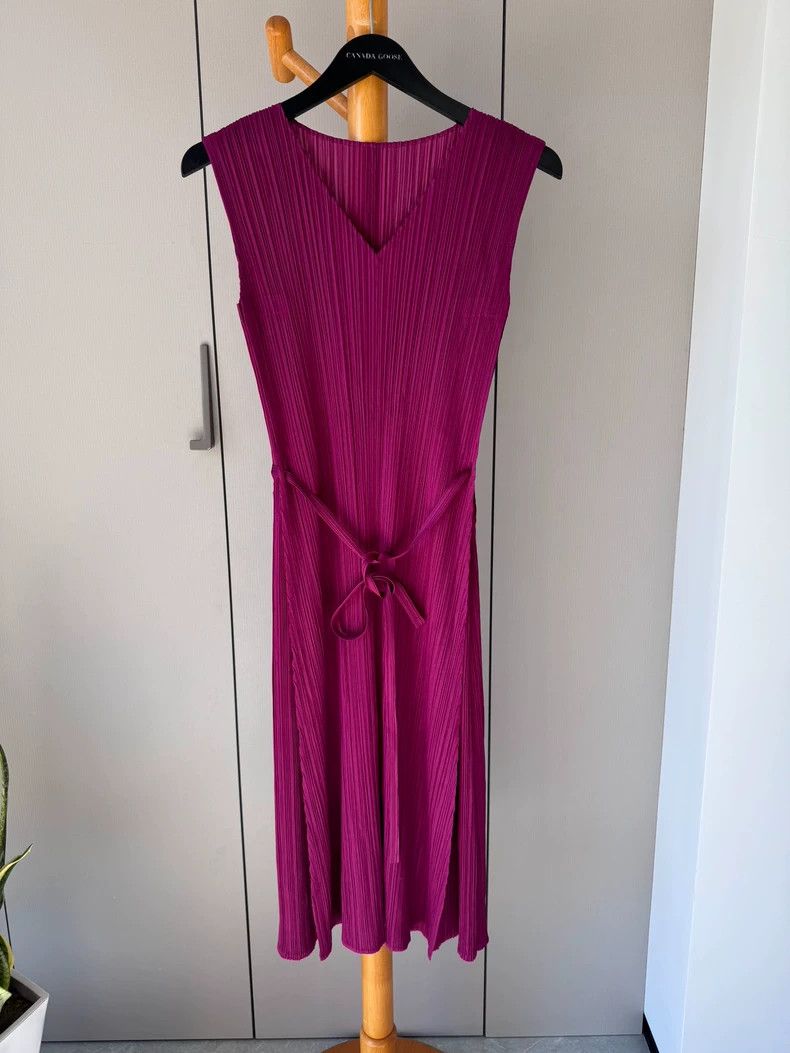 Issey Miyake Issey Miyake size:2 Cherry color pleated dress Size S / US 4 / IT 40 - 1 Thumbnail