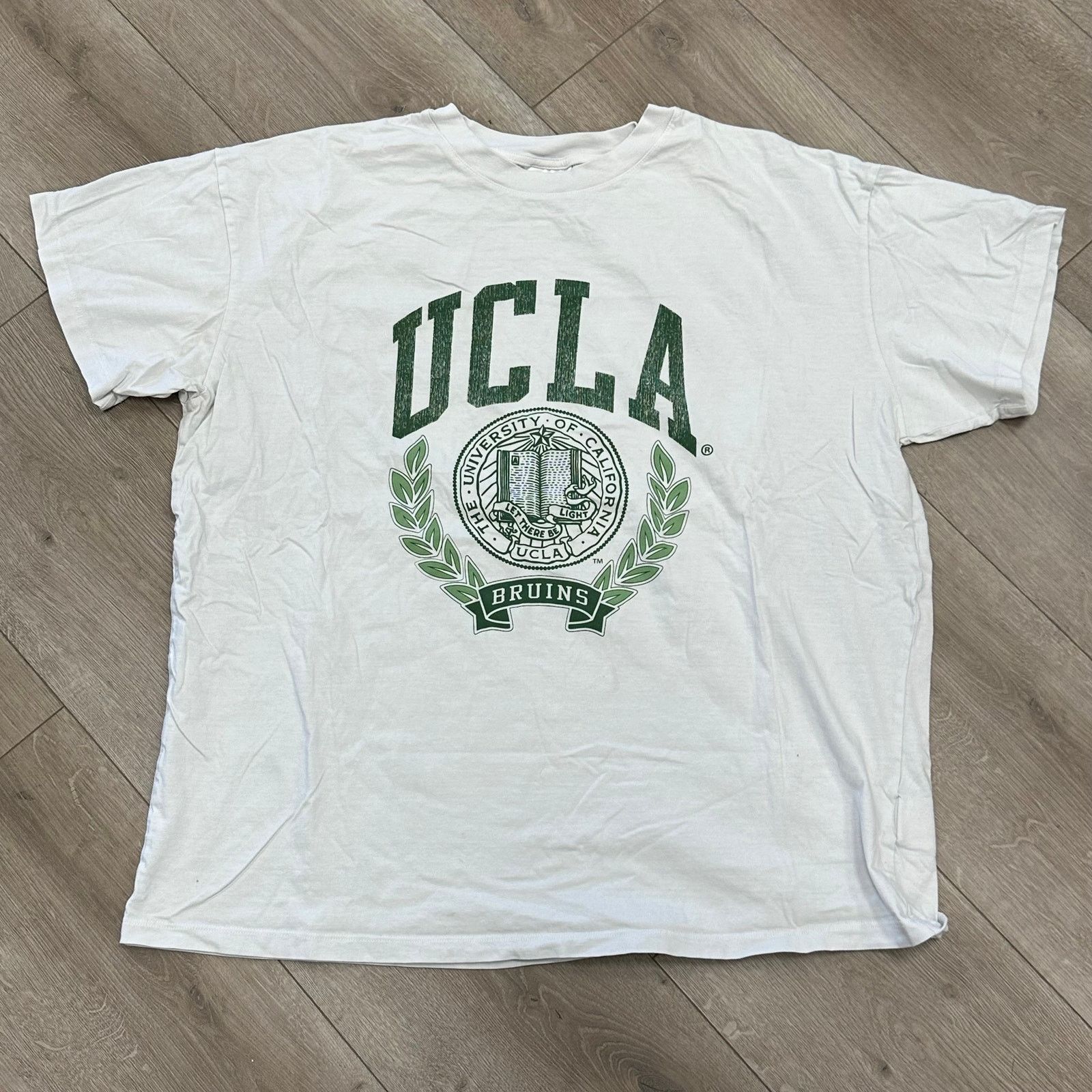 Vintage UCLA Bruins Crest College Logo White Tee T Shirt size XL B19 Size US XL / EU 56 / 4 - 1 Thumbnail