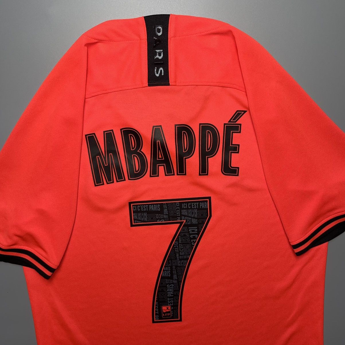 Jordan Brand PSG NIKE 2019/2020 FOOTBALL SOCCER AWAY JERSEY #7 MBAPPE Size US S / EU 44-46 / 1 - 8 Thumbnail