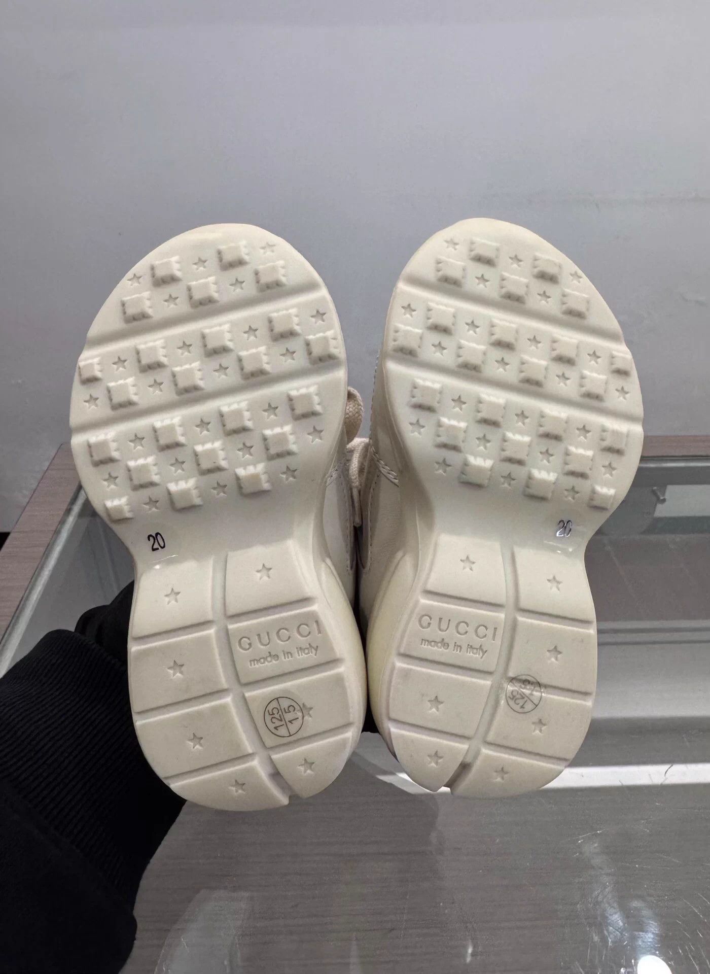 Gucci Gucci Kids Side Color Letter Logo Sneakers 20 Size US 4 / IT 34 - 6 Thumbnail