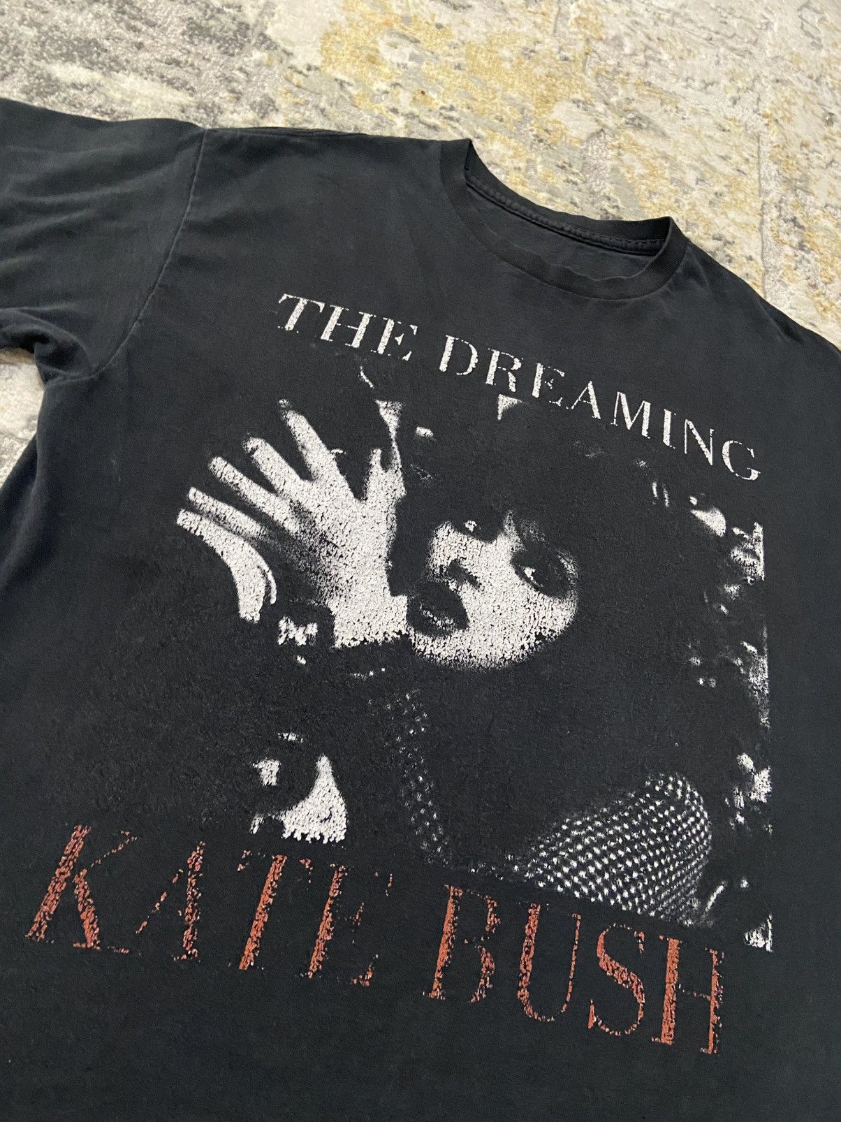 Vintage THE DREAMING KATE BUSH VINTAGE ART TEE Size US L / EU 52-54 / 3 - 4 Thumbnail