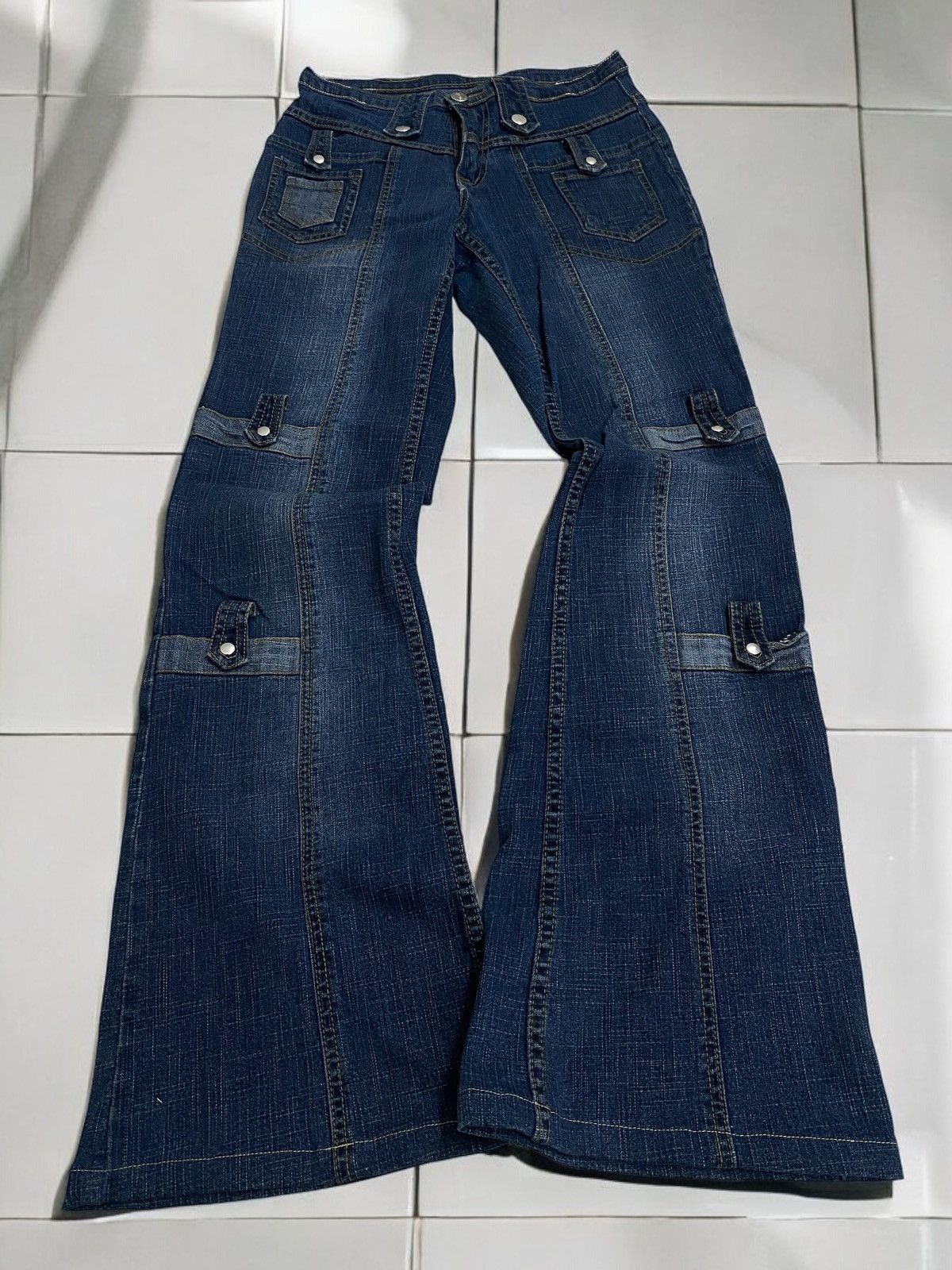 20471120 × Japanese Brand Flare Japan Classic Jean Design Rivet Button Knee Pocket Size US 28 / EU 44 - 1 Thumbnail