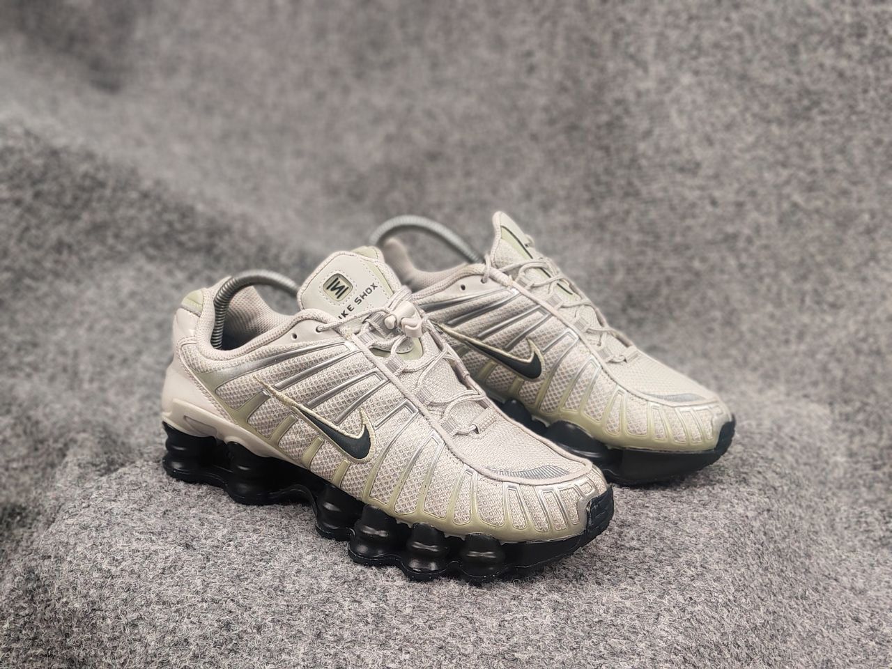 Nike Nike Shox TL Light Bone Off Noir-Olive Sneakers Vintage Y2K Size US 7.5 / IT 37.5 - 8 Thumbnail