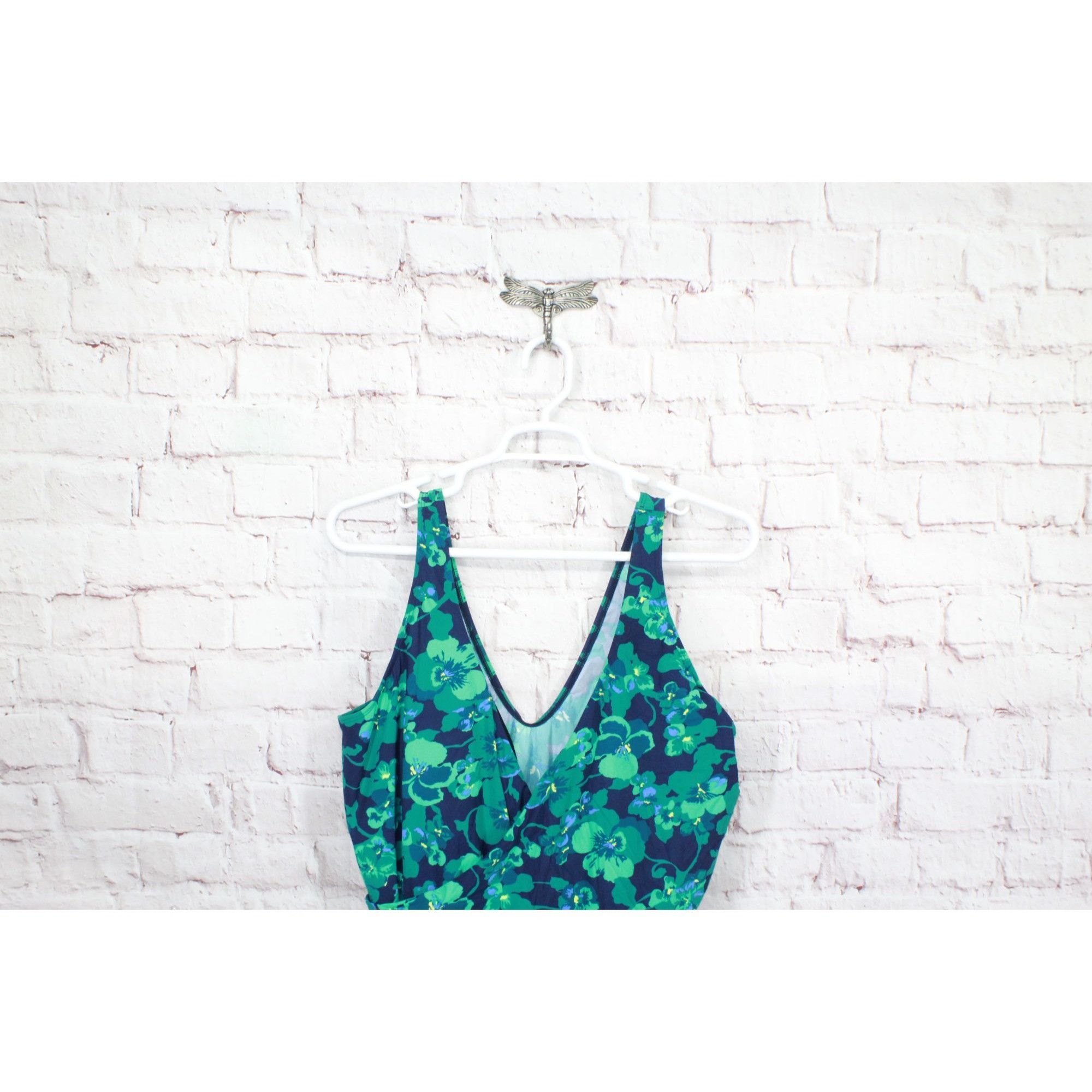 L.L. Bean LL Bean Women's Shaping Swimwear Tanksuit Floral Print Size 4XL / US 24-26 - 2 Thumbnail