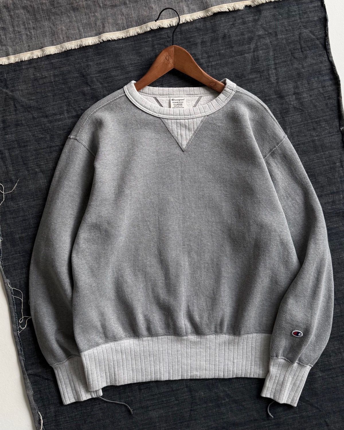 Champion CHAMPION DOUBLE V-GUSSET ARMY CREW SWEATSHIRT Size US XL / EU 56 / 4 - 3 Thumbnail