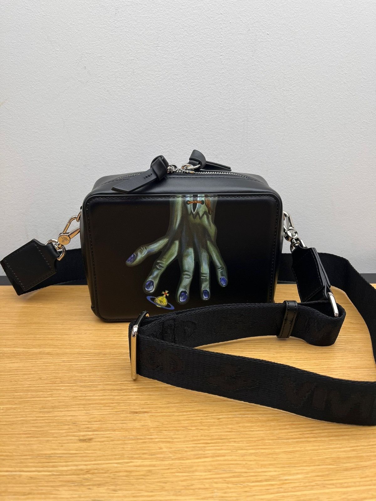 Vivienne Westwood O1F1D3Z0625 Size: Os / Hand Print Melih Camera Bag In Black, Women's