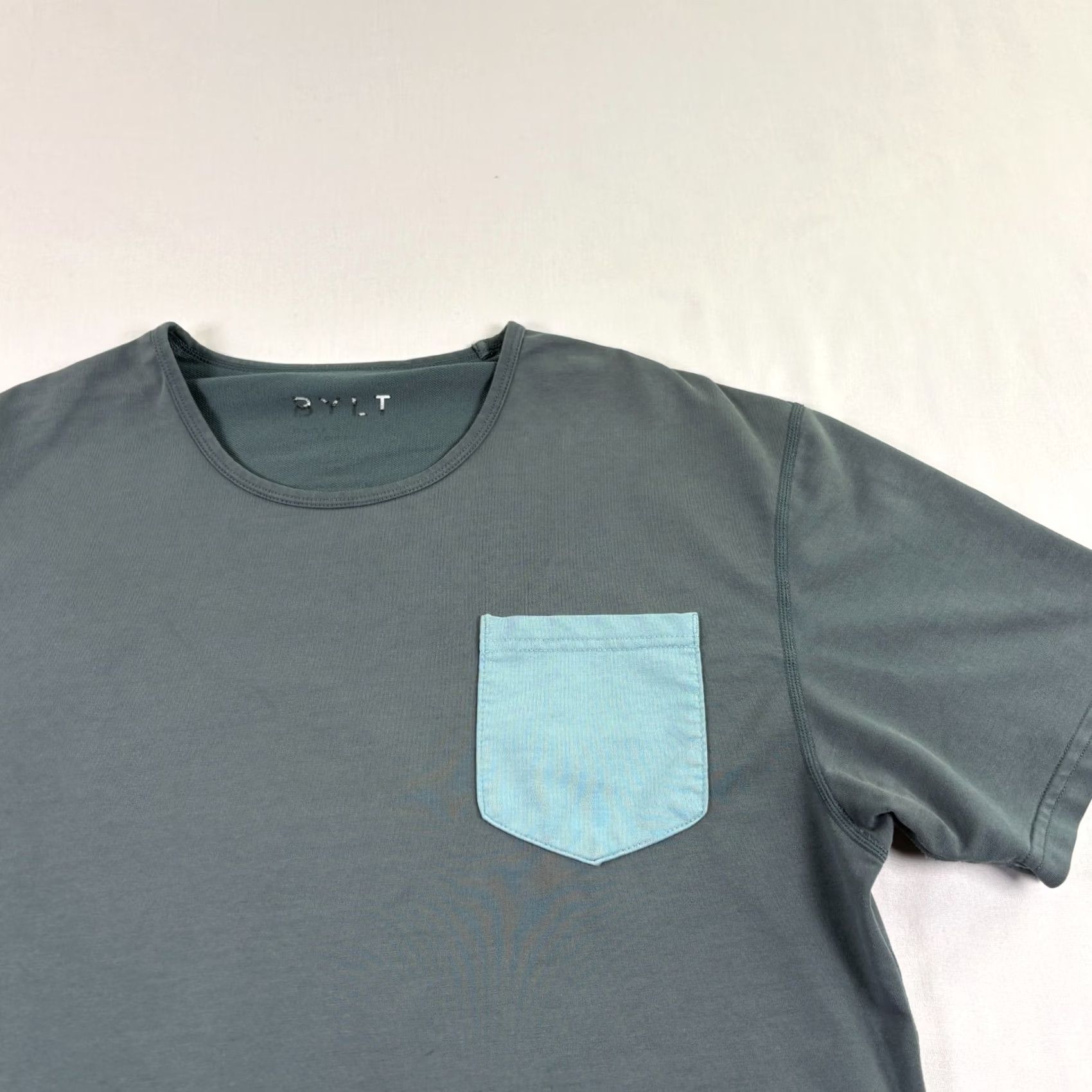 Asics BYLT Basics Shirt Mens M Gray Drop Cut Crew Neck Stretch Athleisure Pocket Shirt Mens Gray BYLT Basics Pocket Crew Neck Short Sleeve T-Shirt Size US M / EU 48-50 / 2 - 3 Thumbnail