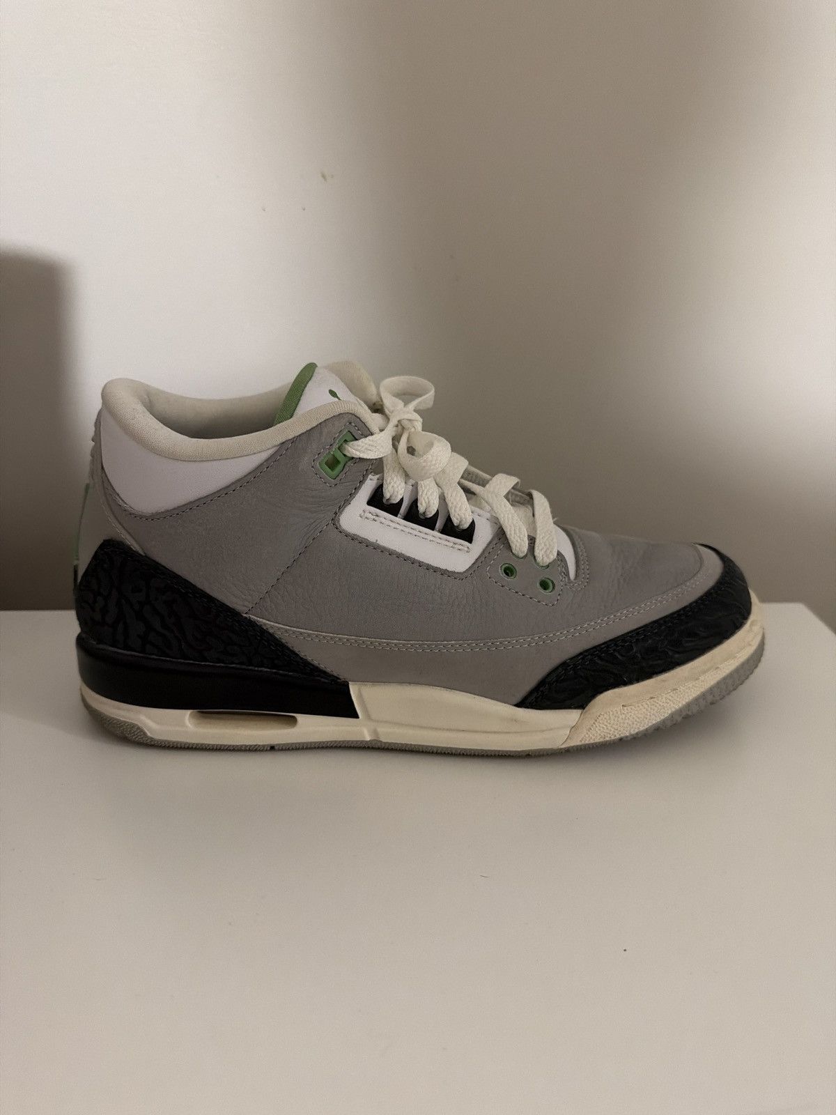 Jordan Brand Air Jordan 3 Retro "Chlorophyll" Size US 7 / EU 40 - 1 Thumbnail