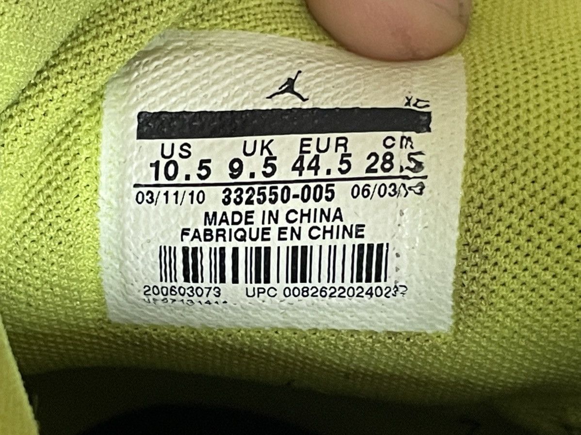 Nike Jordan 1 Retro Black Cyber Size US 10.5 / EU 43-44 - 13 Thumbnail