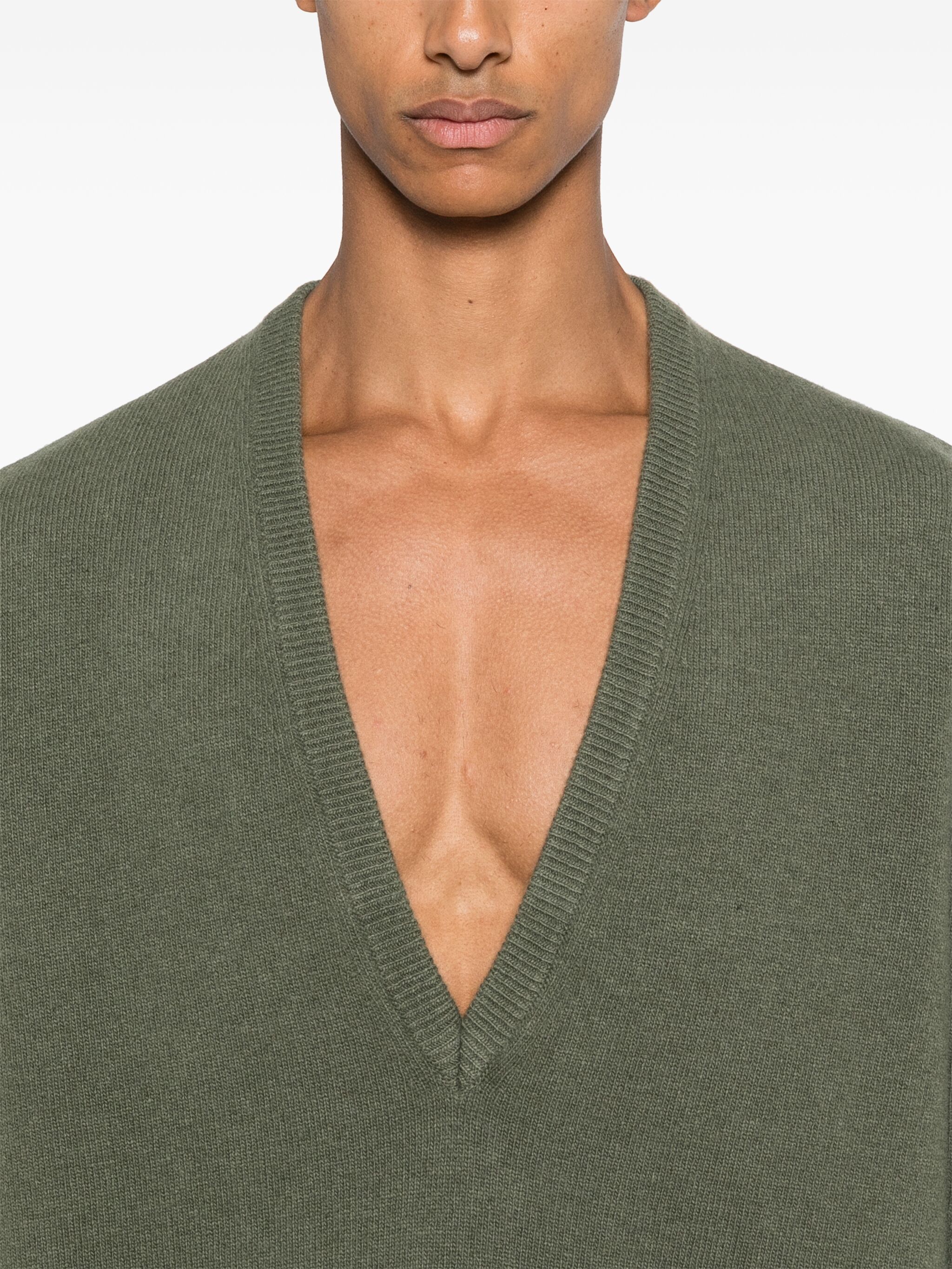 Lemaire o1s22i1n1024 Deep V-Neck Pullover Sweater in Green Size US L / EU 52-54 / 3 - 5 Thumbnail