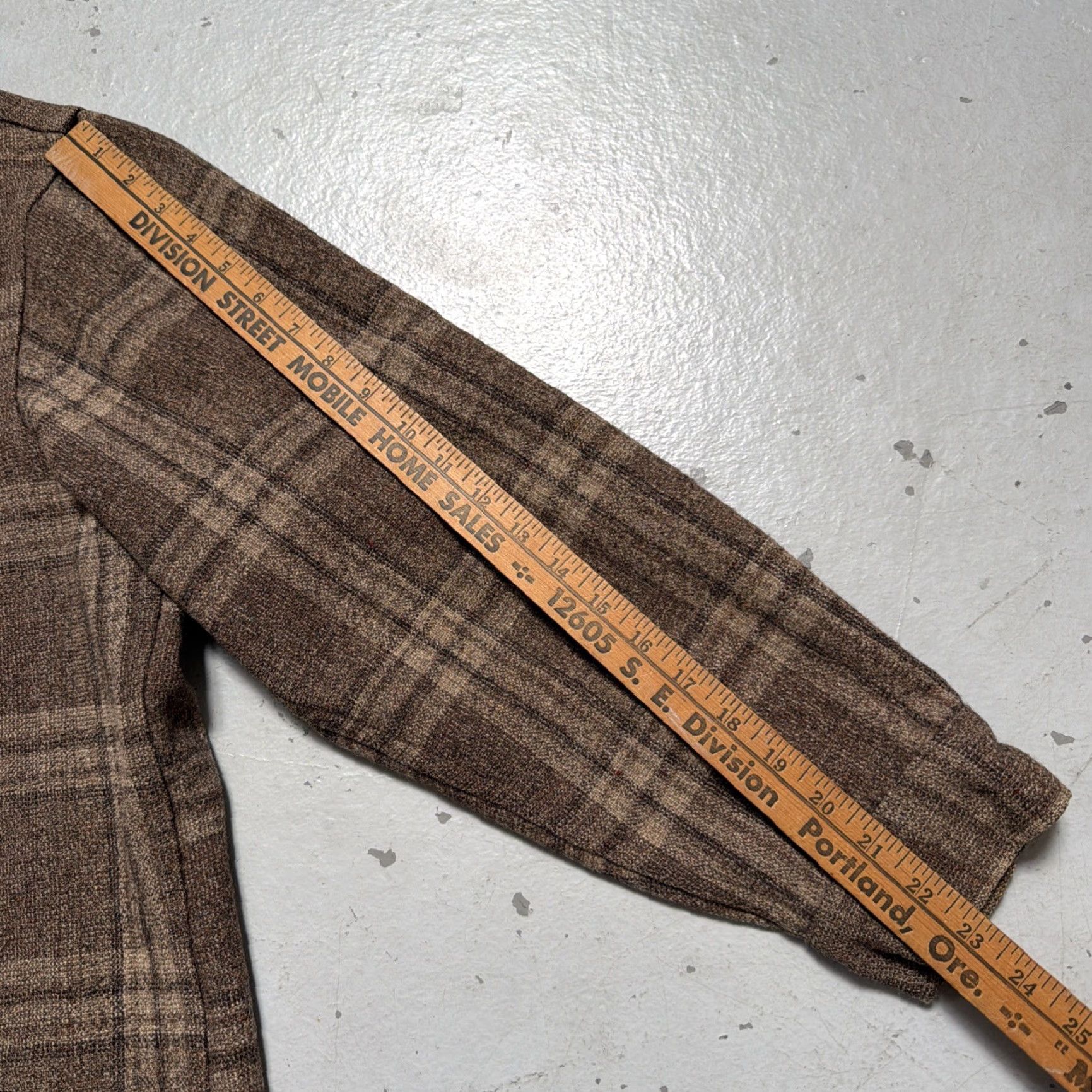 Pendleton VINTAGE Pendleton Wool Leather Elbow Plaid Hunting Work Chore Jacket XL USA Brown Wool Pattern Plaid Hunting Workwear Mens Womens Adults Unisex Size US XL / EU 56 / 4 - 6 Thumbnail