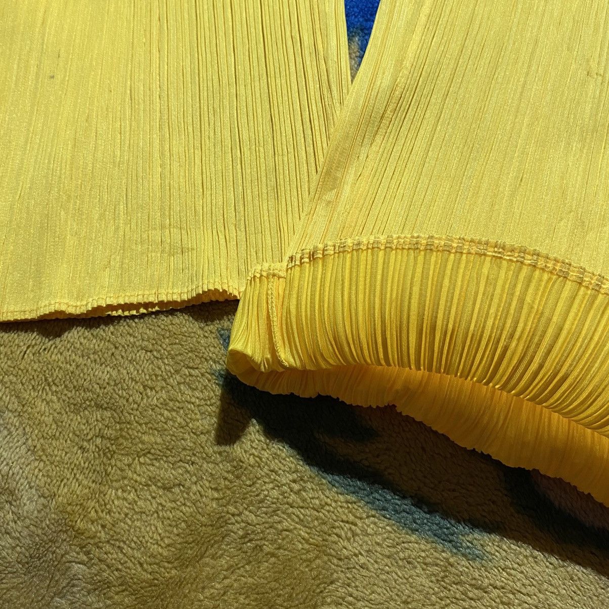 Pleats Please Issey Miyake ISSEY MIYAKE Pleats Please Citrine Yellow Pants Size 30" / US 8 / IT 44 - 4 Thumbnail