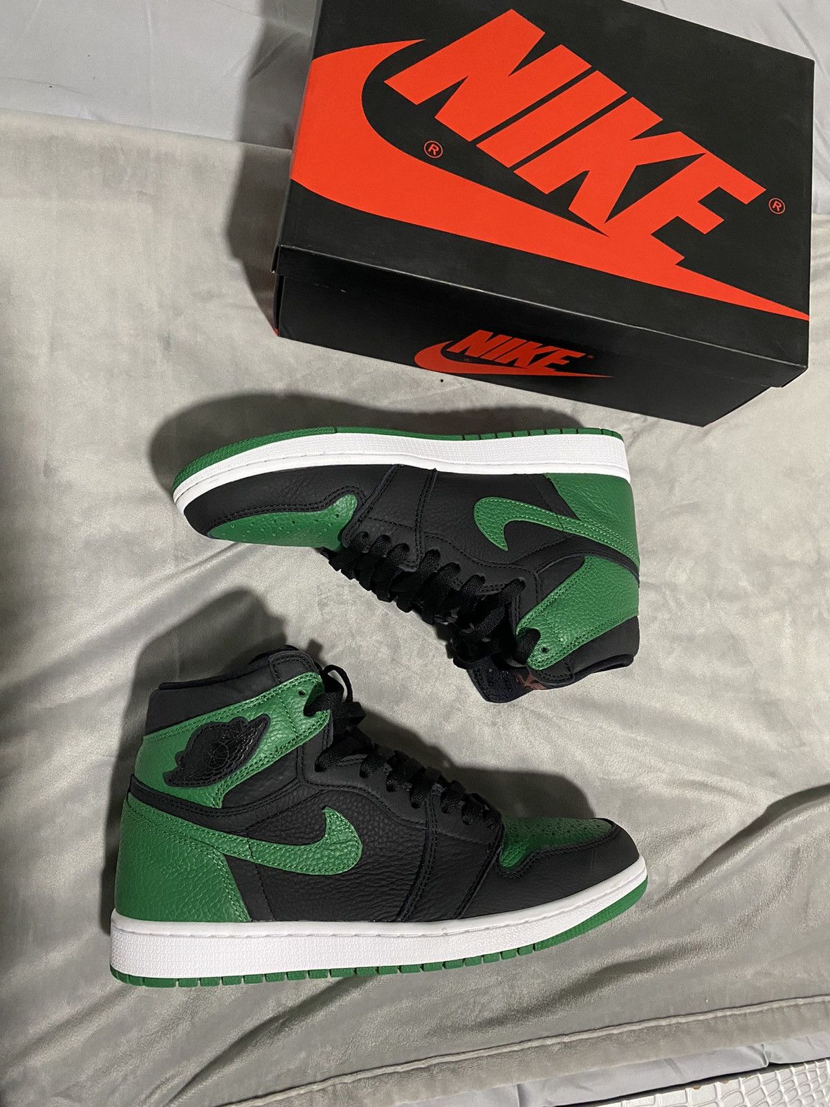 Nike Air Jordan 1 Pine green Size US 9.5 / EU 42-43 - 4 Thumbnail