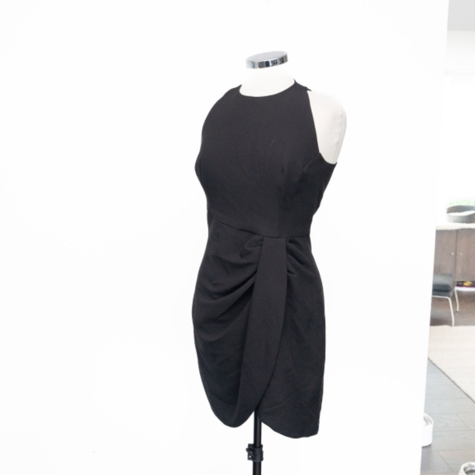 Black Halo Black Halo. Brett Draped Sleeveless Mini Dress. Size M / US 6-8 / IT 42-44 - 7 Thumbnail