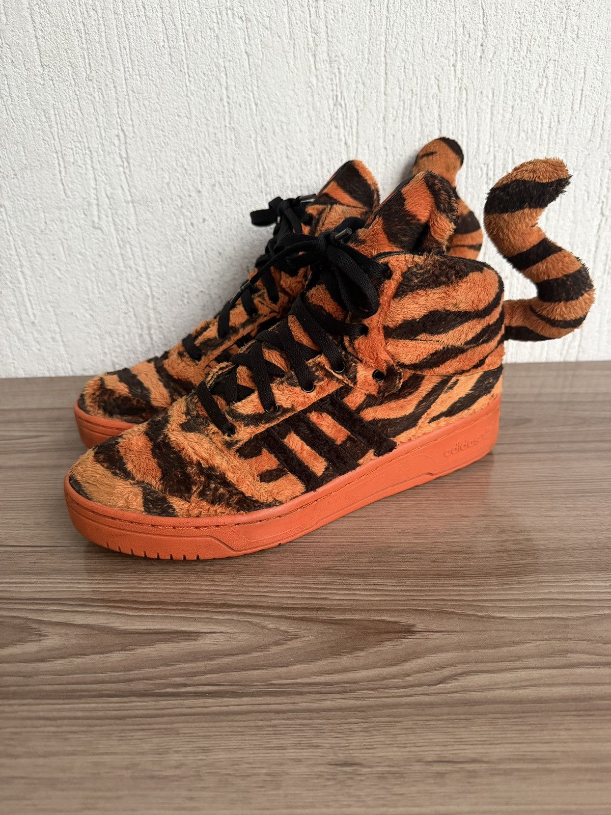 fw 14 tiger tail sneaker