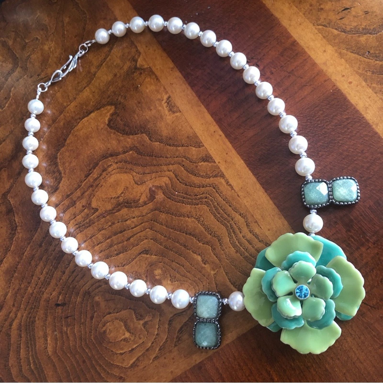 Handmade Handcrafted classy elegant Pearl metal flower necklace Size ONE SIZE - 11 Thumbnail