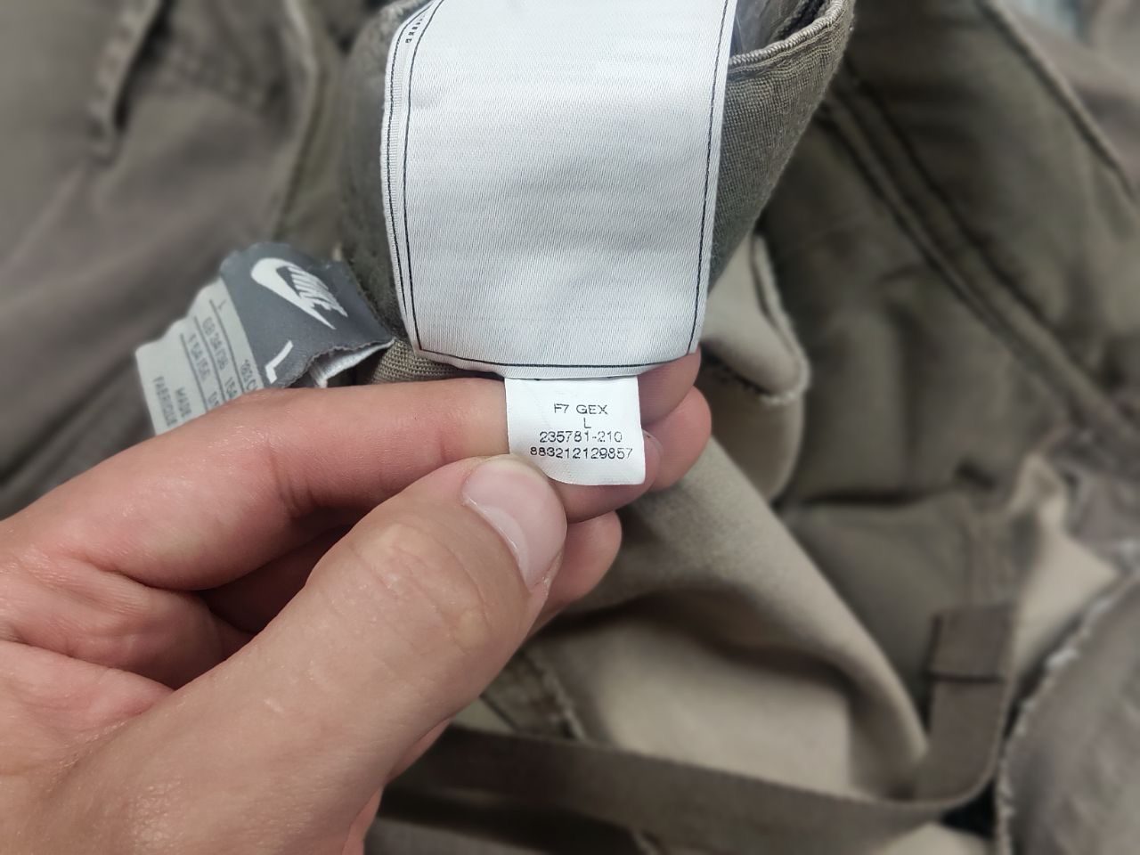 Nike Vintage Nike Cargo Canvas Baggy Beige Logo Shorts Y2K Style Size US 34 / EU 50 - 16 Thumbnail