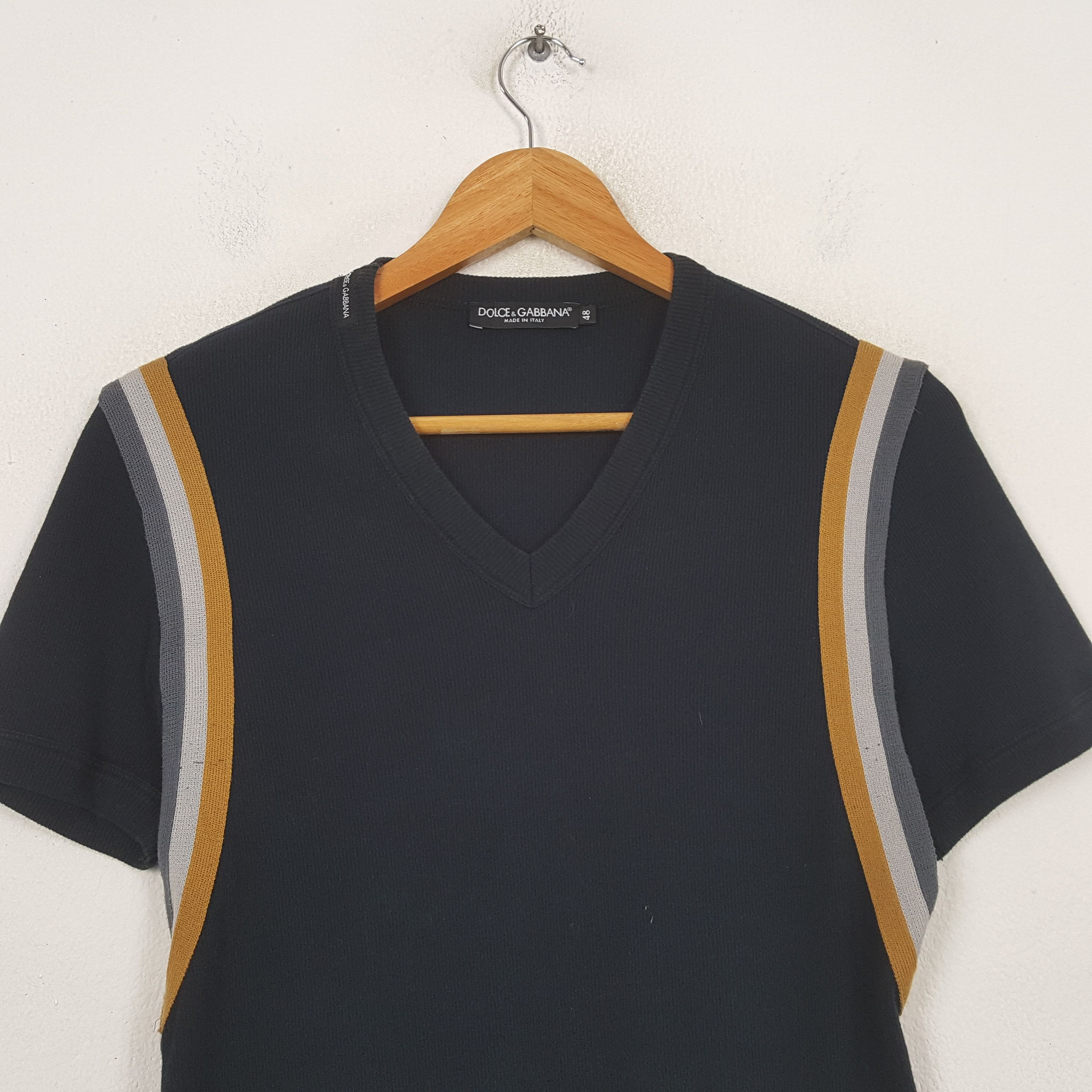 Dolce & Gabbana Vintage Dolce & Gabbana Italian Fashion Brand T-shirt RR27 Size US S / EU 44-46 / 1 - 2 Thumbnail