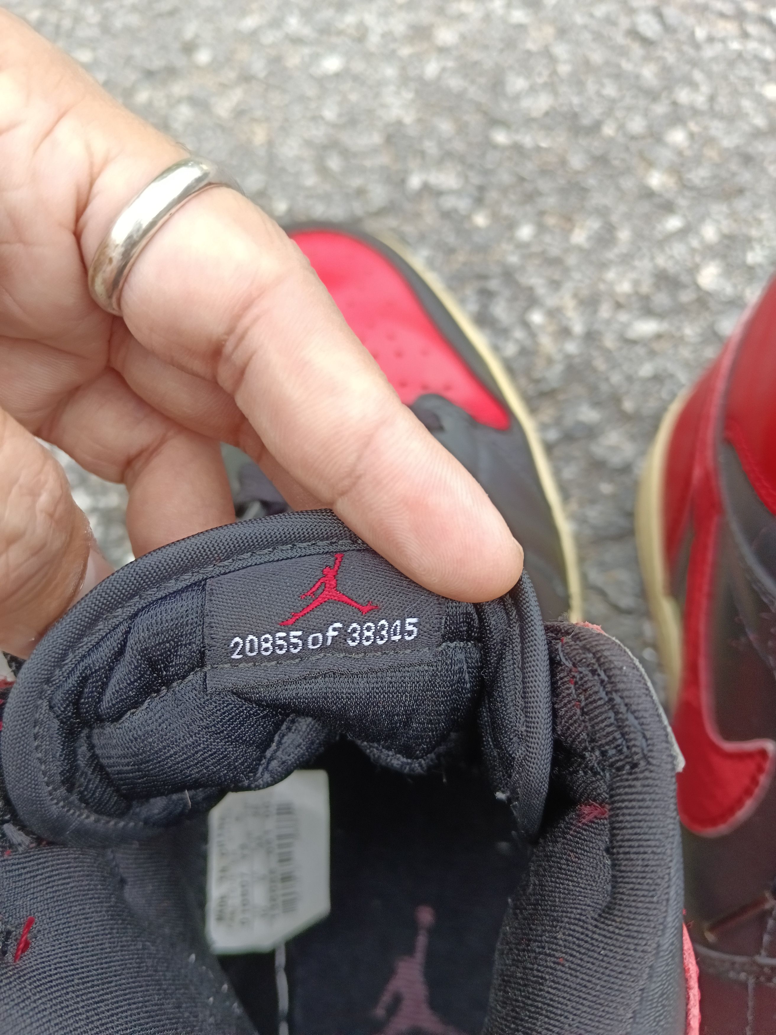 Jordan Brand NIKE AIR JORDAN 1 RETRO BRED 2001 VINTAGE SNEAKERS Size US 10 / EU 43 - 12 Thumbnail