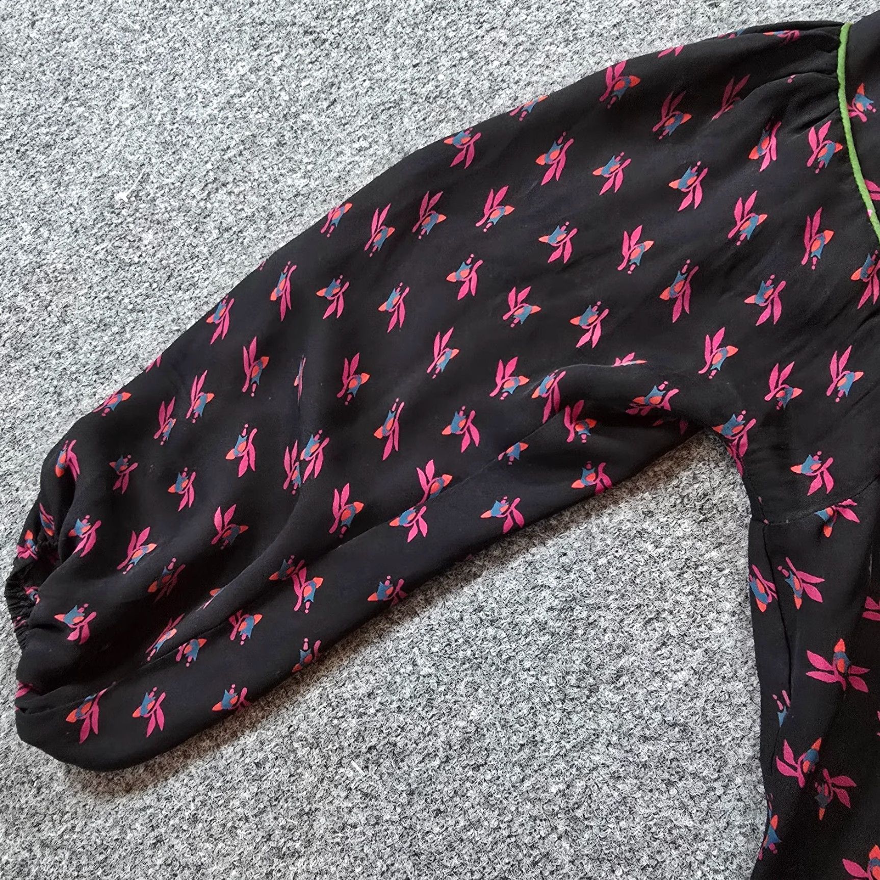 Vintage Tucker Top Womens Size S Black Pink Floral Silk Sheer Career Casual Shirt Blouse Size S / US 4 / IT 40 - 6 Thumbnail