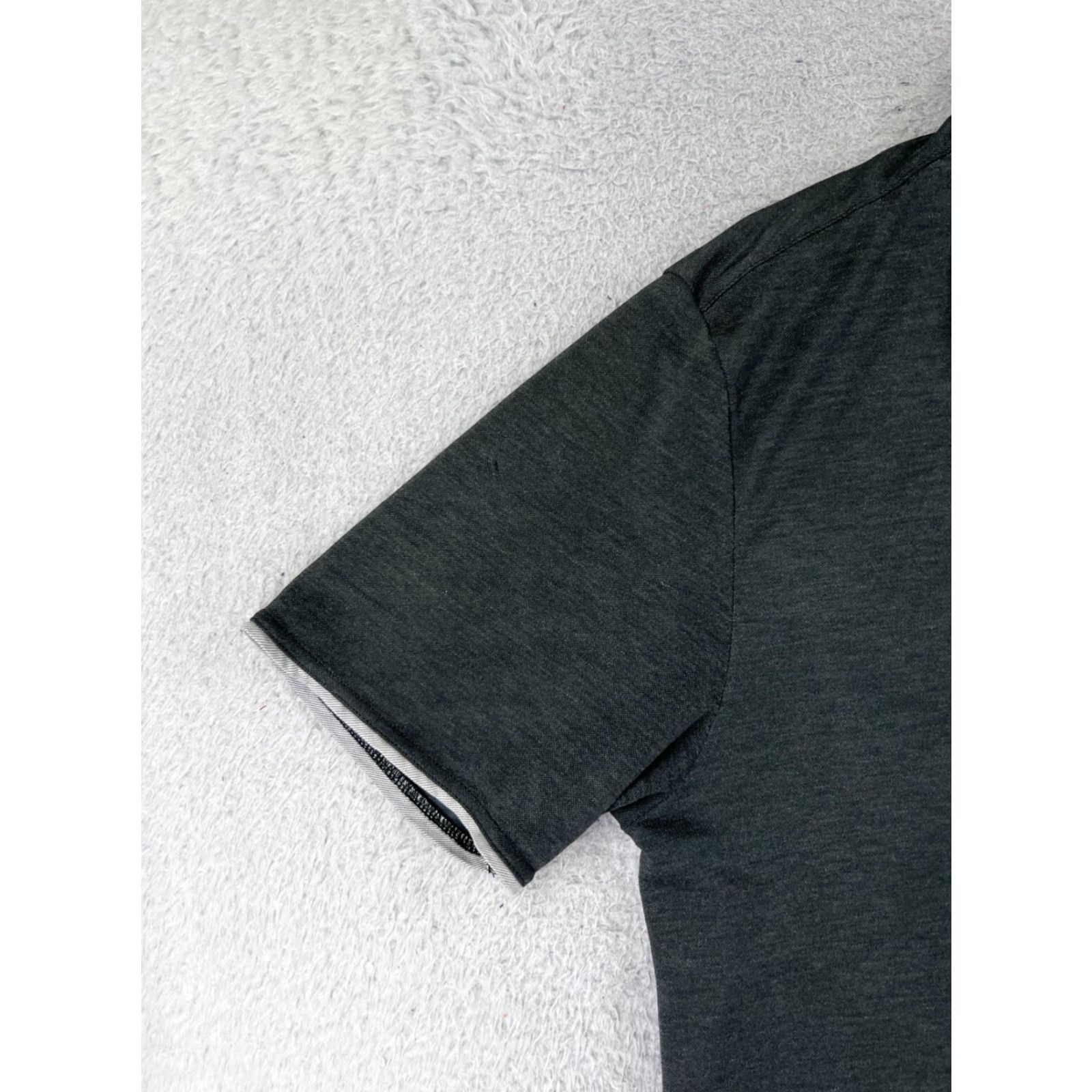 TravisMathew Travis Mathew Polo Shirt Mens L Gray Solid Golf Knit Outdoor Poly Shirt Polo Golf Mens L Gray Solid Size US L / EU 52-54 / 3 - 6 Thumbnail