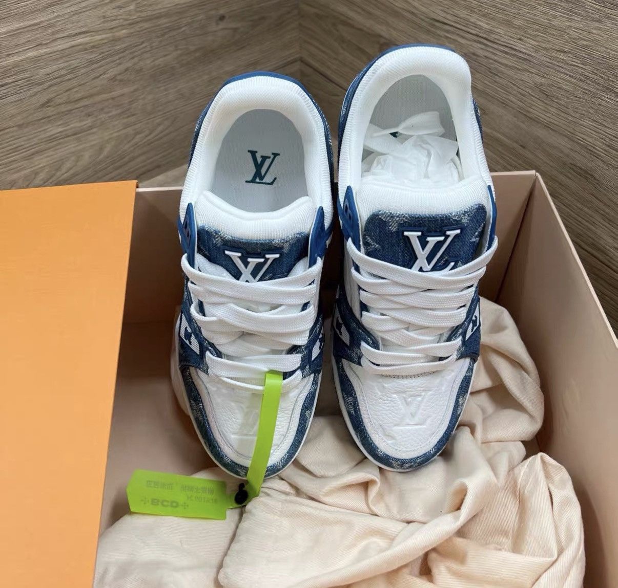 Louis Vuitton Louis Vuitton Trainer White & Blue Denim Sneakers J41 Size US 7 / IT 37 - 3 Thumbnail