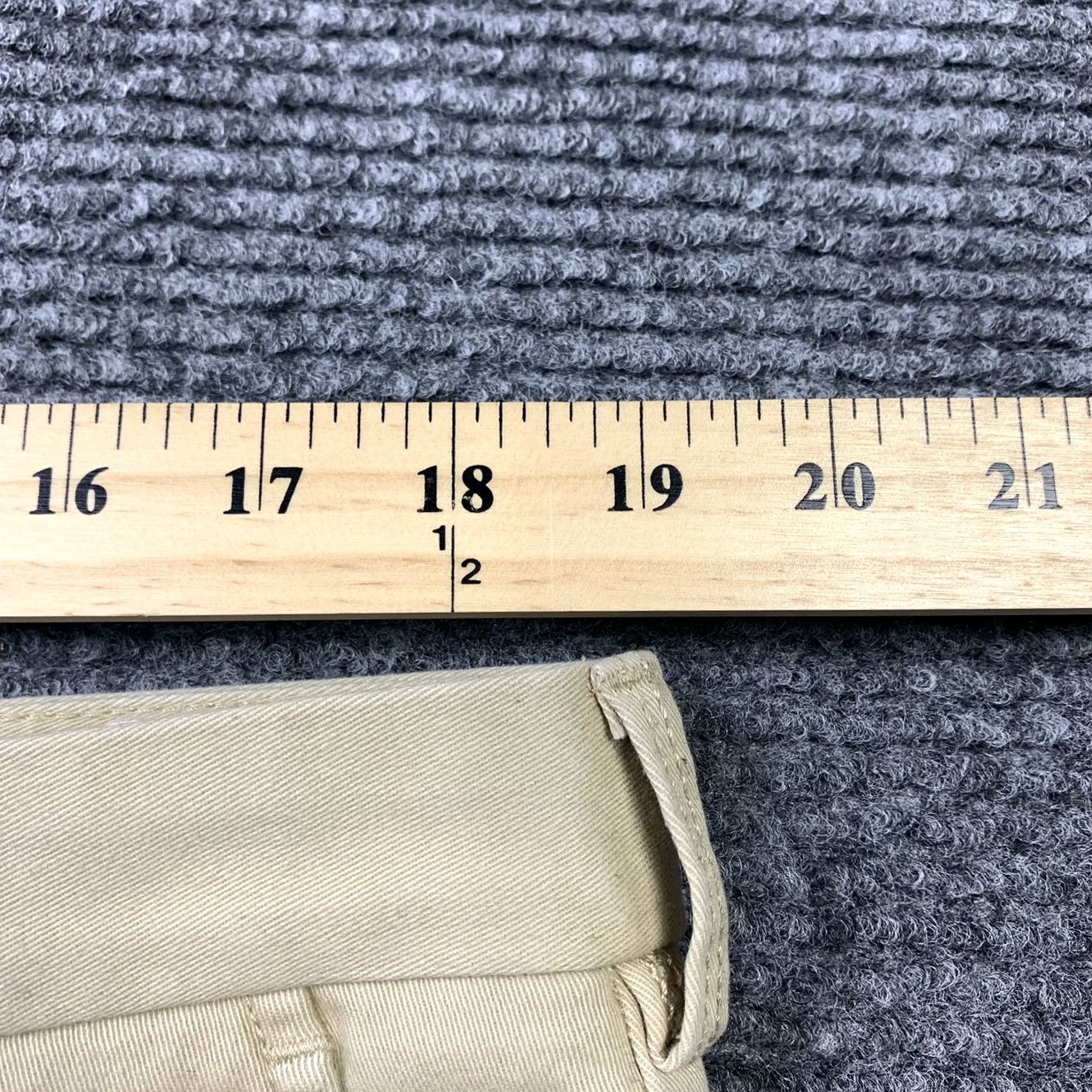 Izod VINTAGE Izod Mens Size 38 Khaki Flat Front Chino Shorts Casual Classy Dressy Golf Size US 38 / EU 54 - 4 Thumbnail