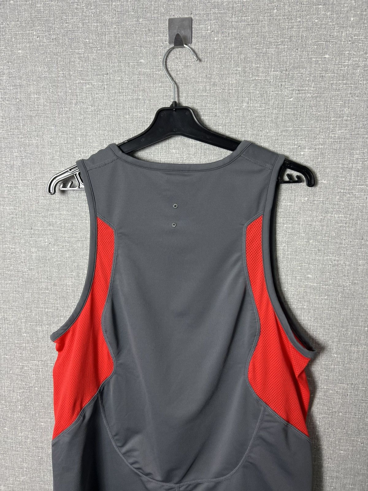 Nike Vintage Nike Center Embroidered Logo Sphere Dry Tank Top Size US M / EU 48-50 / 2 - 13 Thumbnail