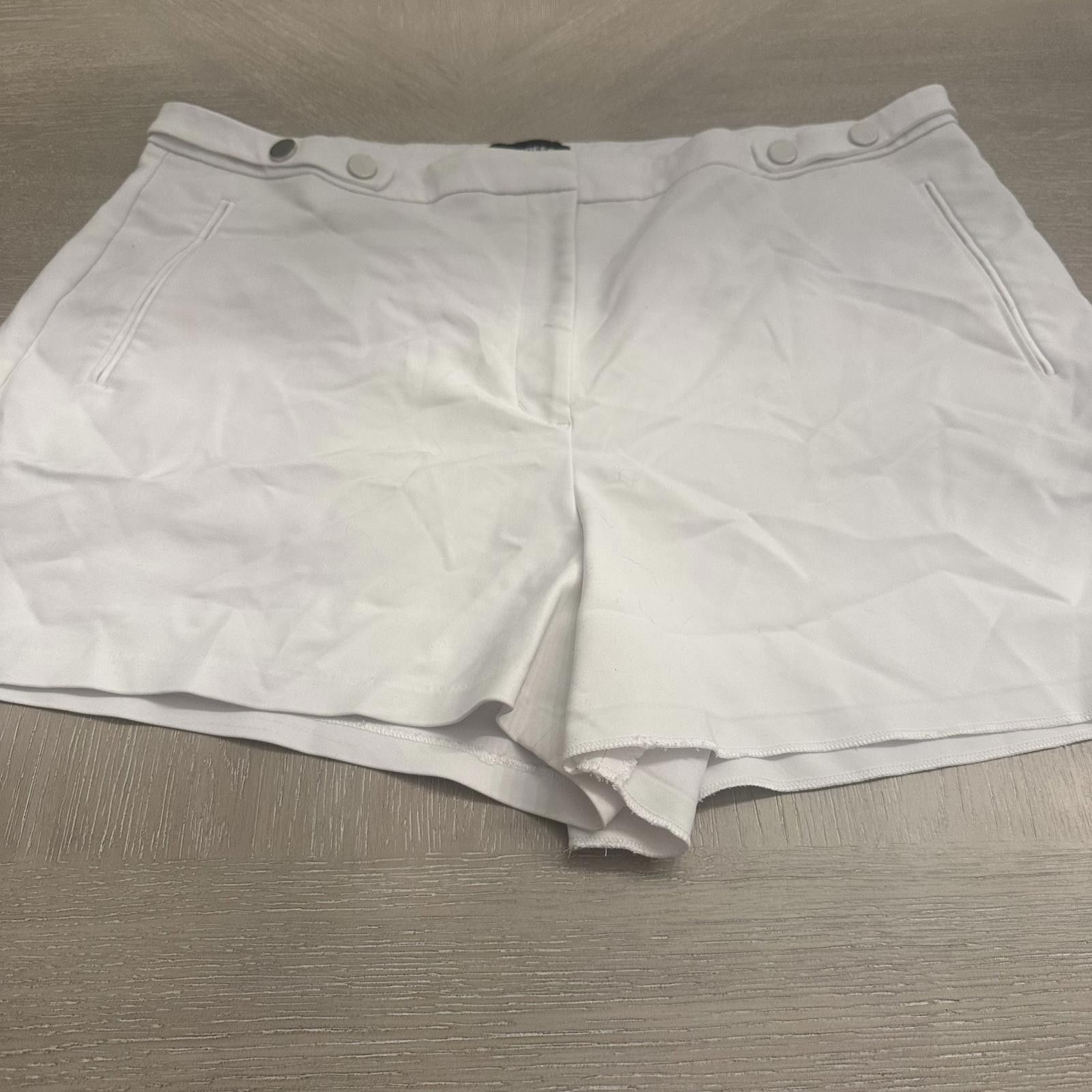 Express Express White Casual Shorts Size 40" / US 18 - 1 Thumbnail